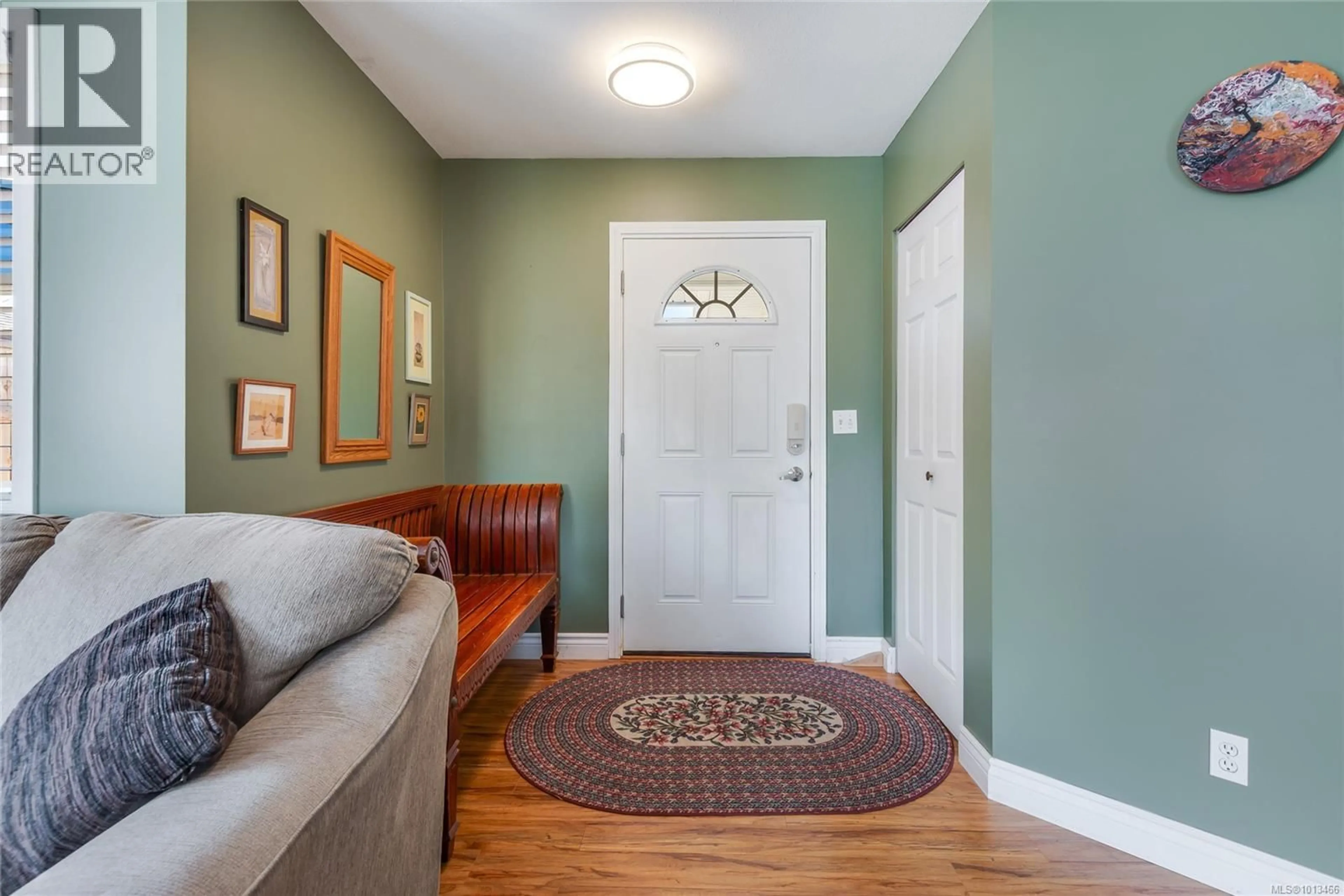 Indoor entryway for 225 LARWOOD ROAD, Campbell River British Columbia V9W1S3