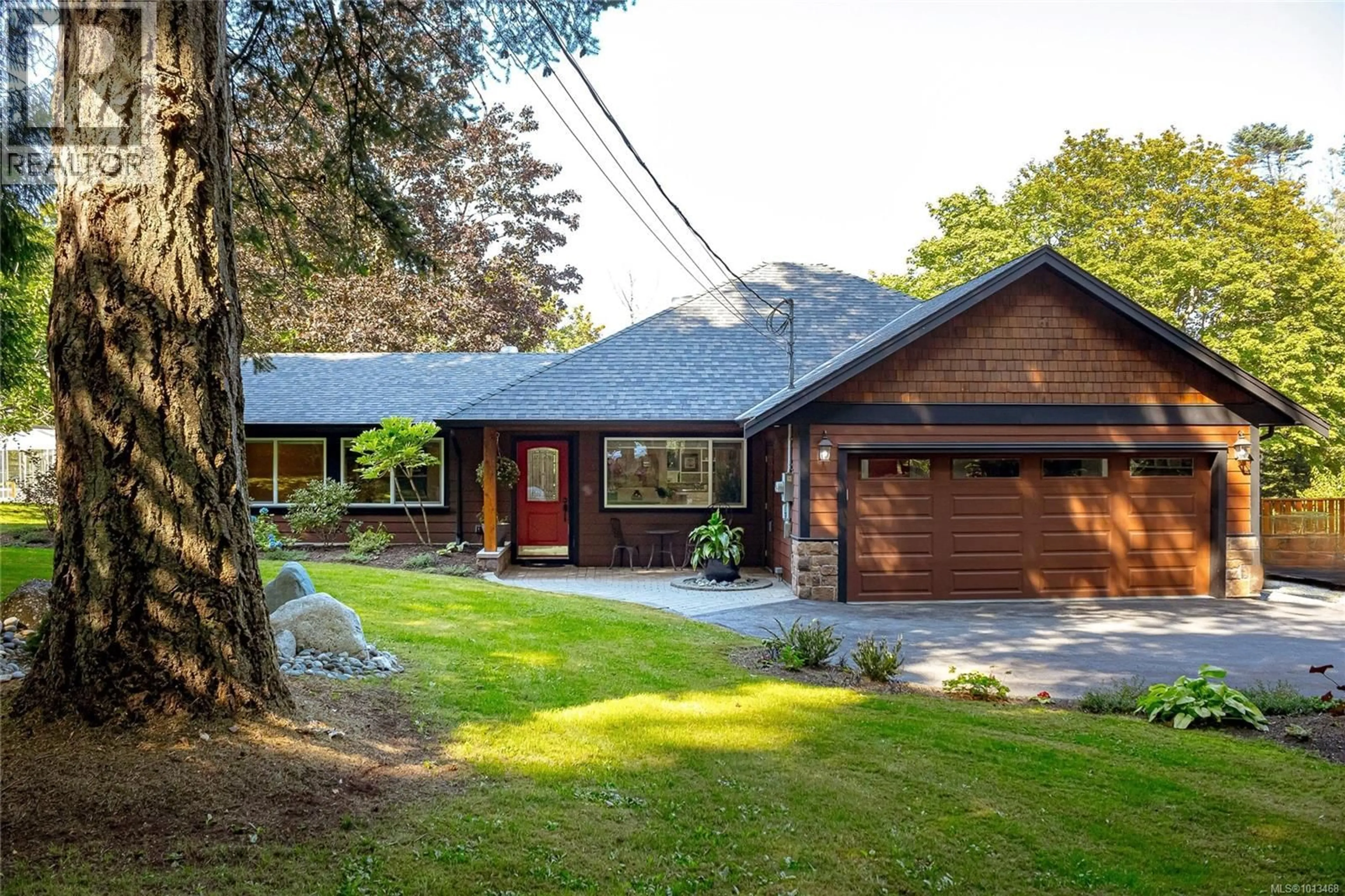 Home with brick exterior material, street for 850 SAYWARD ROAD, Saanich British Columbia V8Y1R4