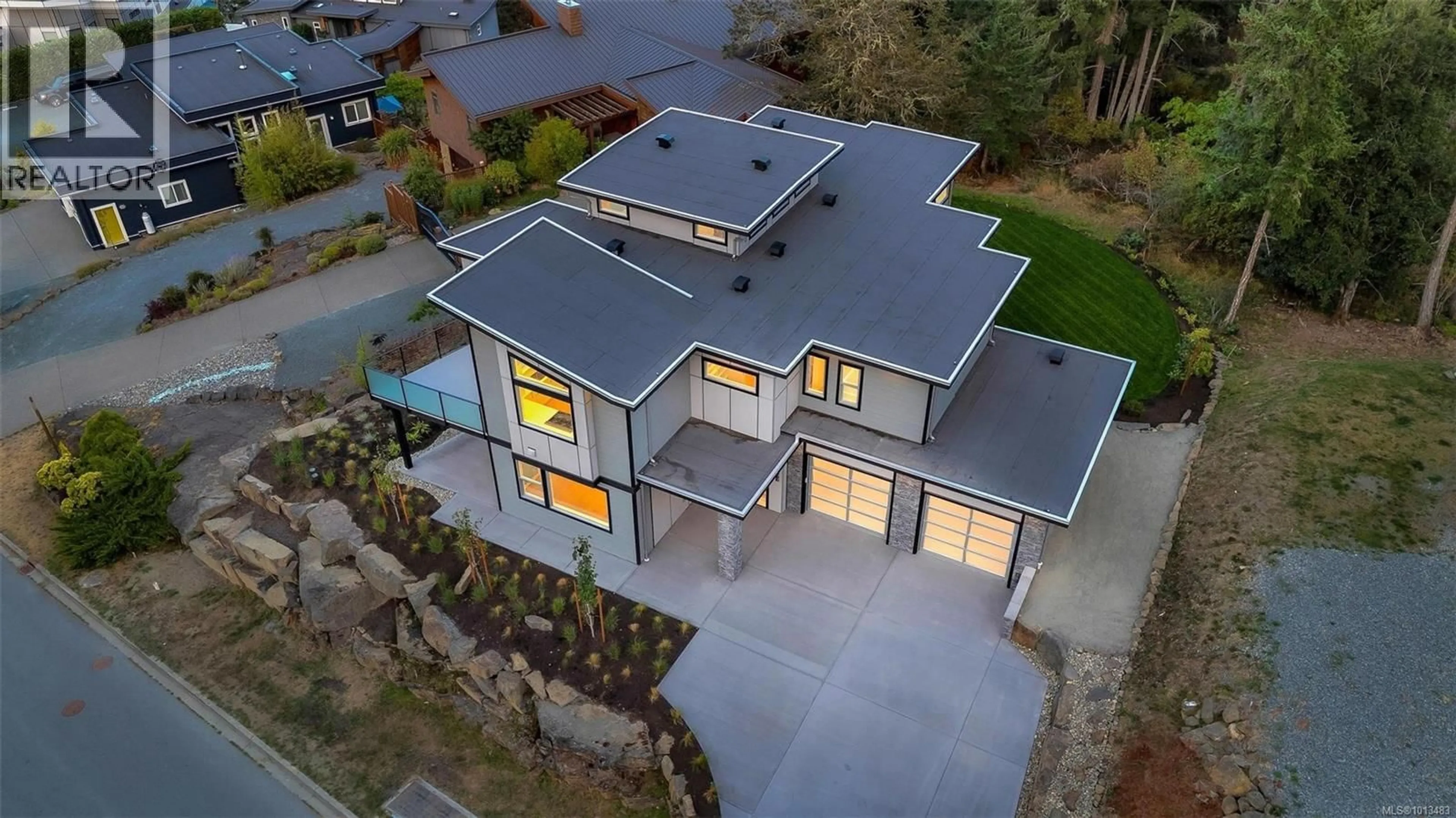 Home with vinyl exterior material, street for 5 - 1060 SHORE PINE CLOSE, Duncan British Columbia V9L0C4