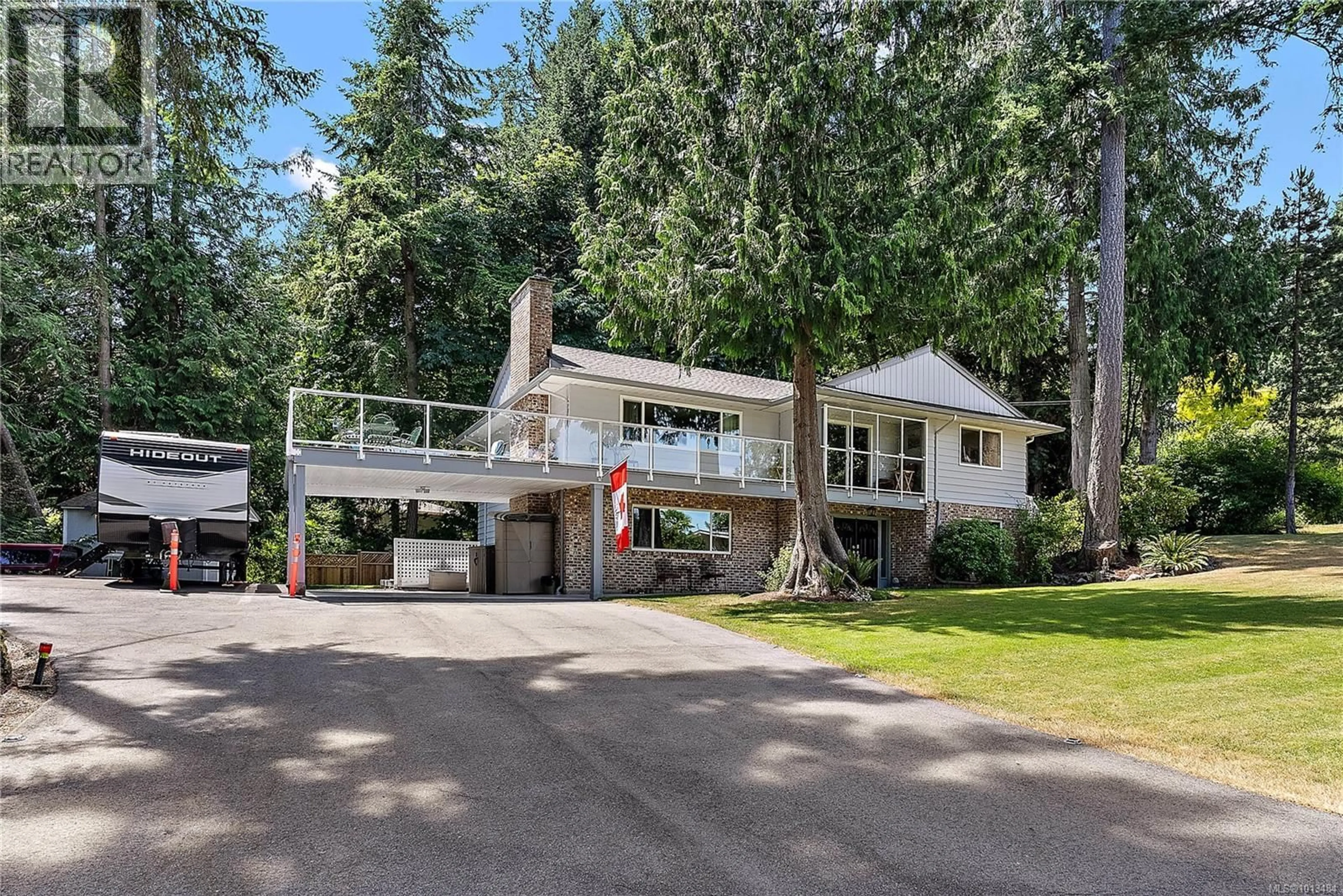 Home with vinyl exterior material, mountain view for 2040 SALEM TERRACE, North Saanich British Columbia V8L5J4