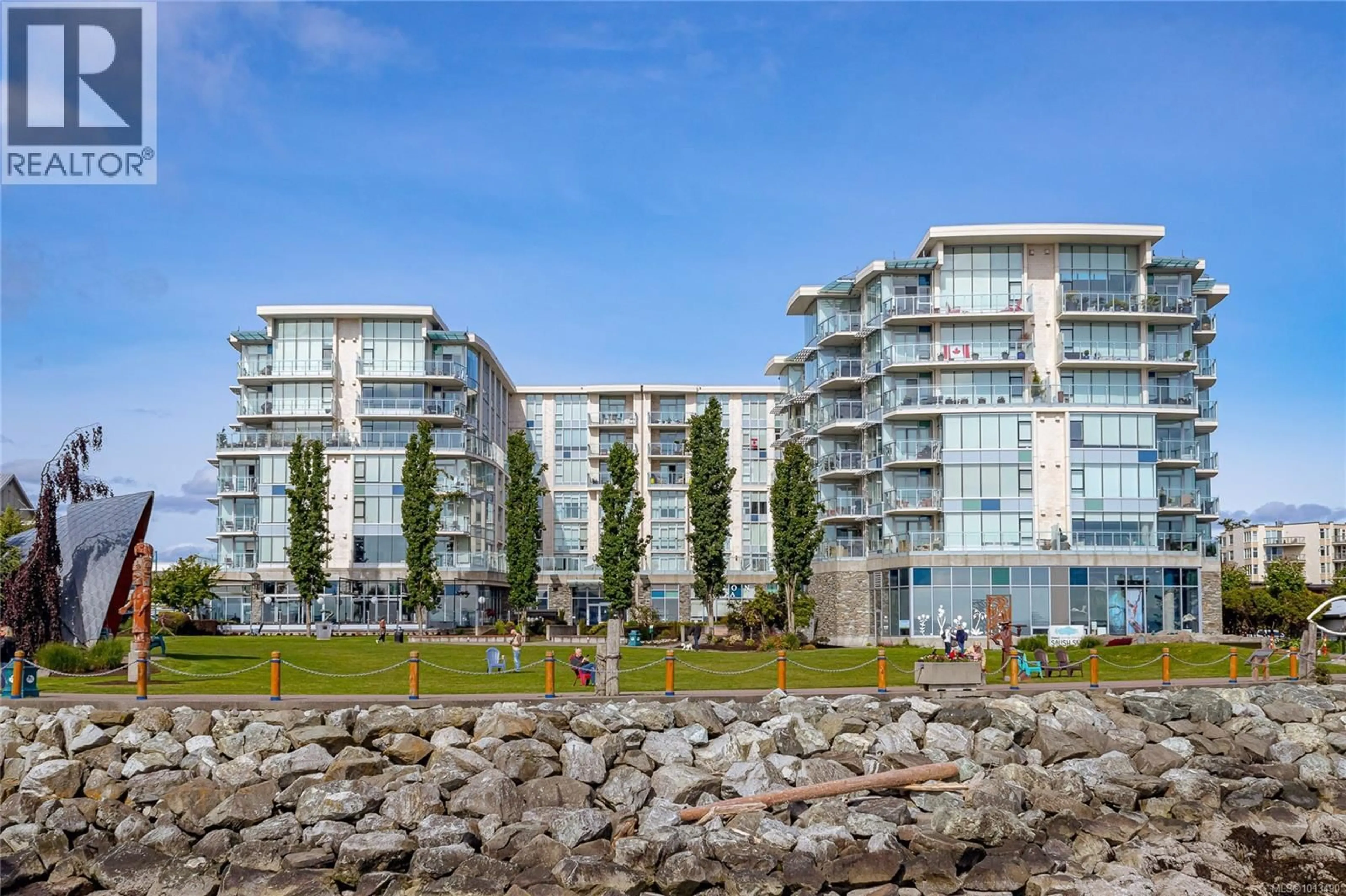Patio, building for 301 - 9809 SEAPORT PLACE, Sidney British Columbia V8L0A5