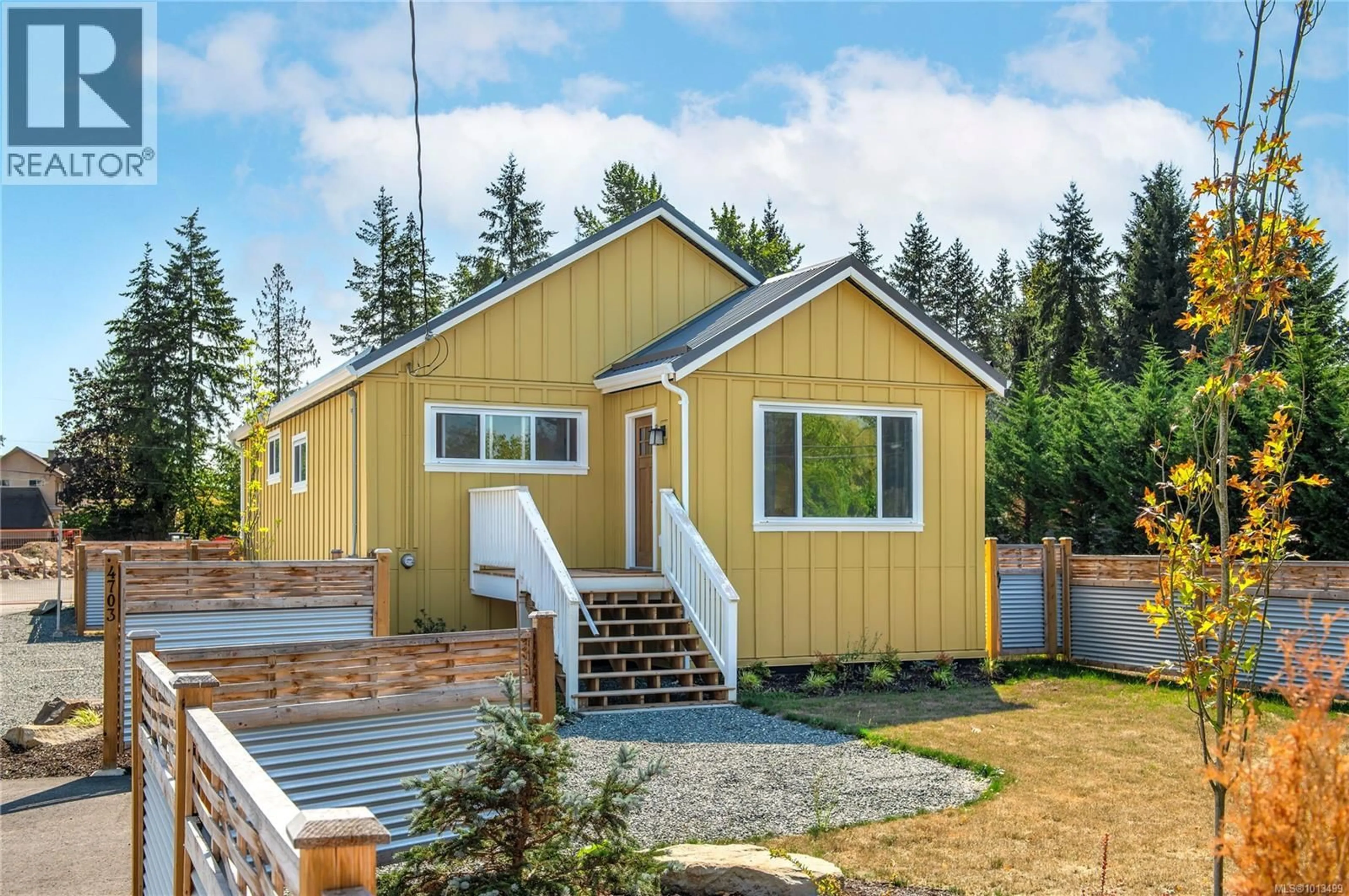Home with vinyl exterior material, street for SL3 - 4703 CUMBERLAND ROAD, Cumberland British Columbia V0R1S0