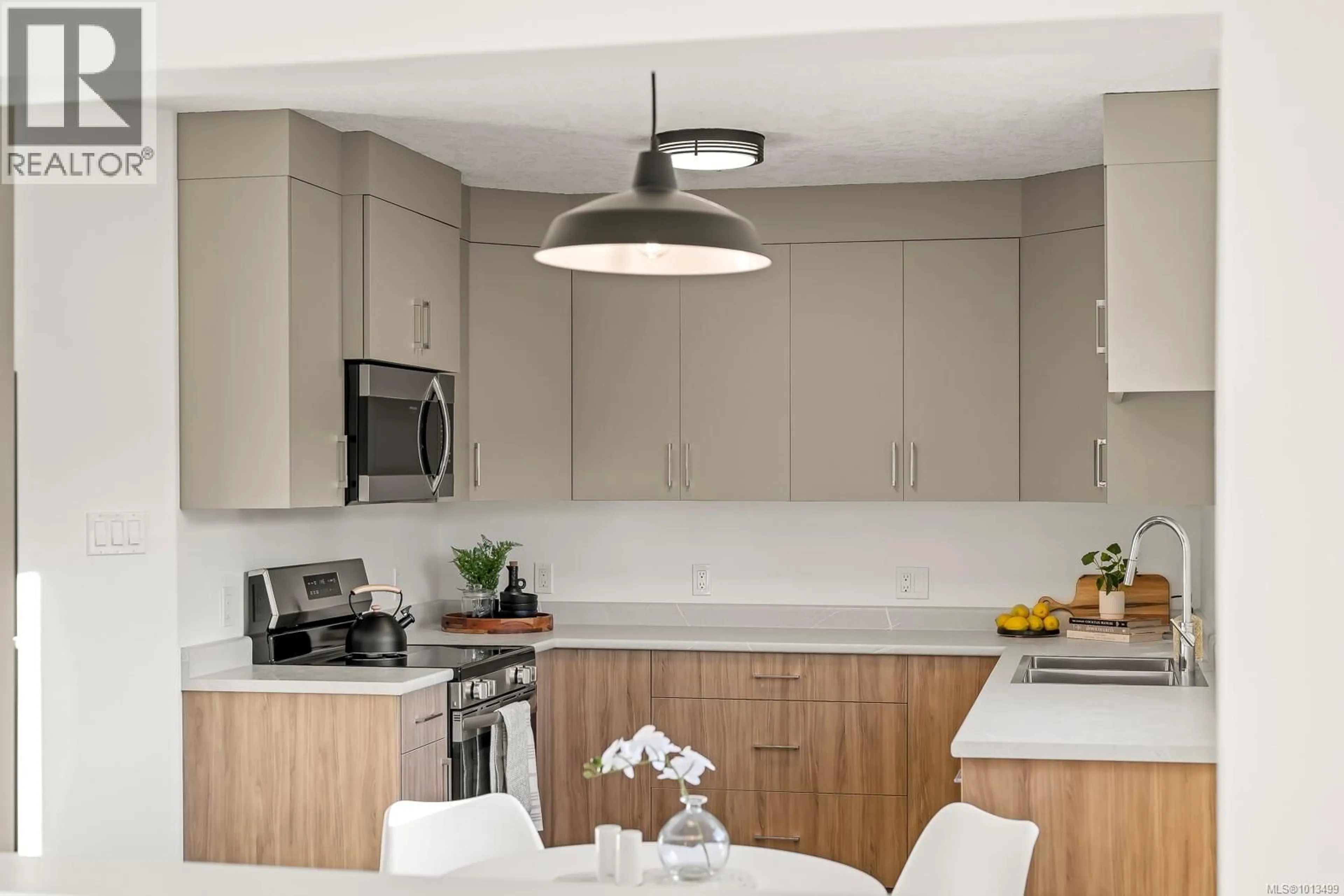 Contemporary kitchen, unknown for SL3 - 4703 CUMBERLAND ROAD, Cumberland British Columbia V0R1S0