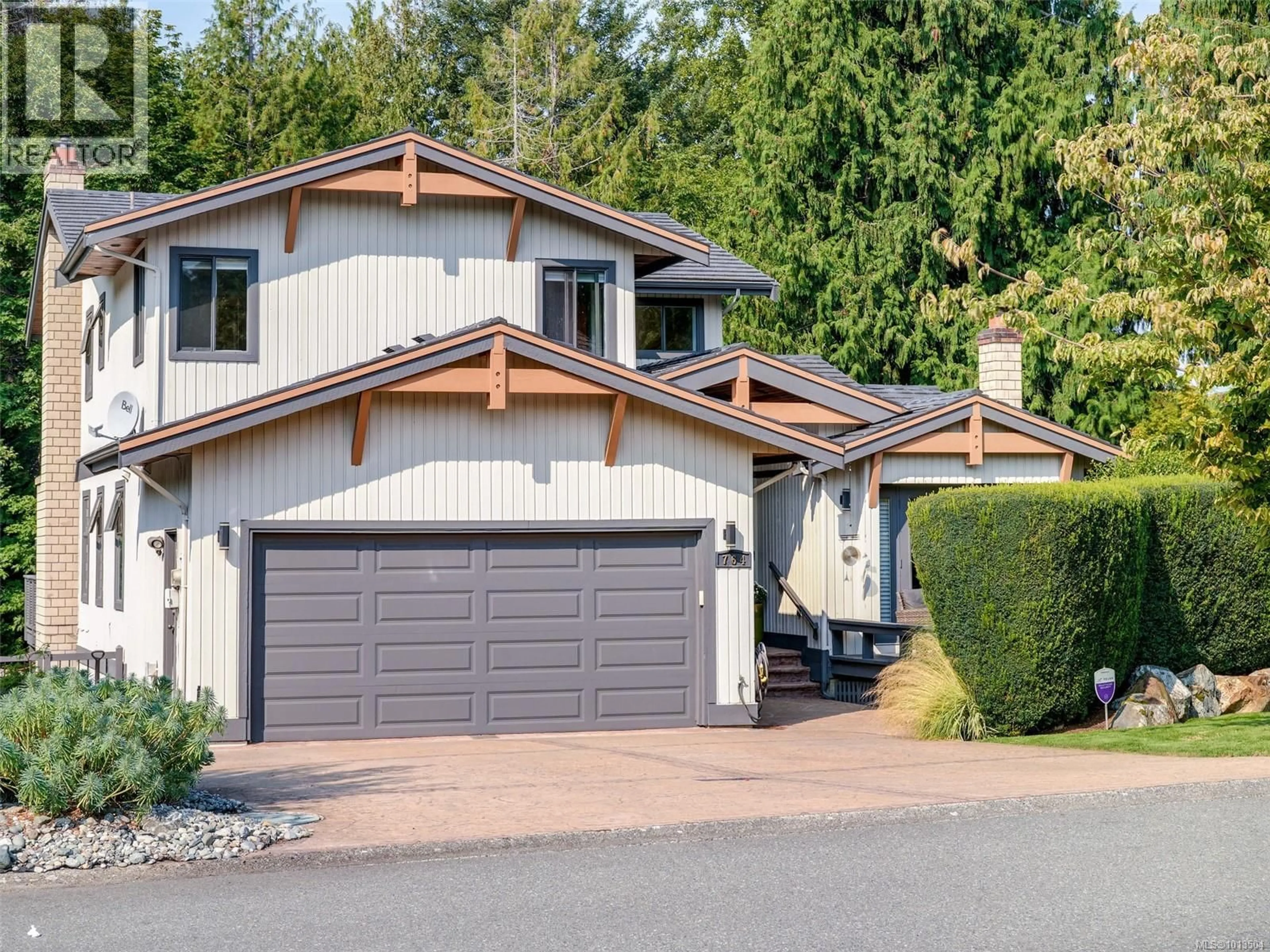 Home with vinyl exterior material, street for 764 WESTBURY ROAD, Saanich British Columbia V8Y1G8