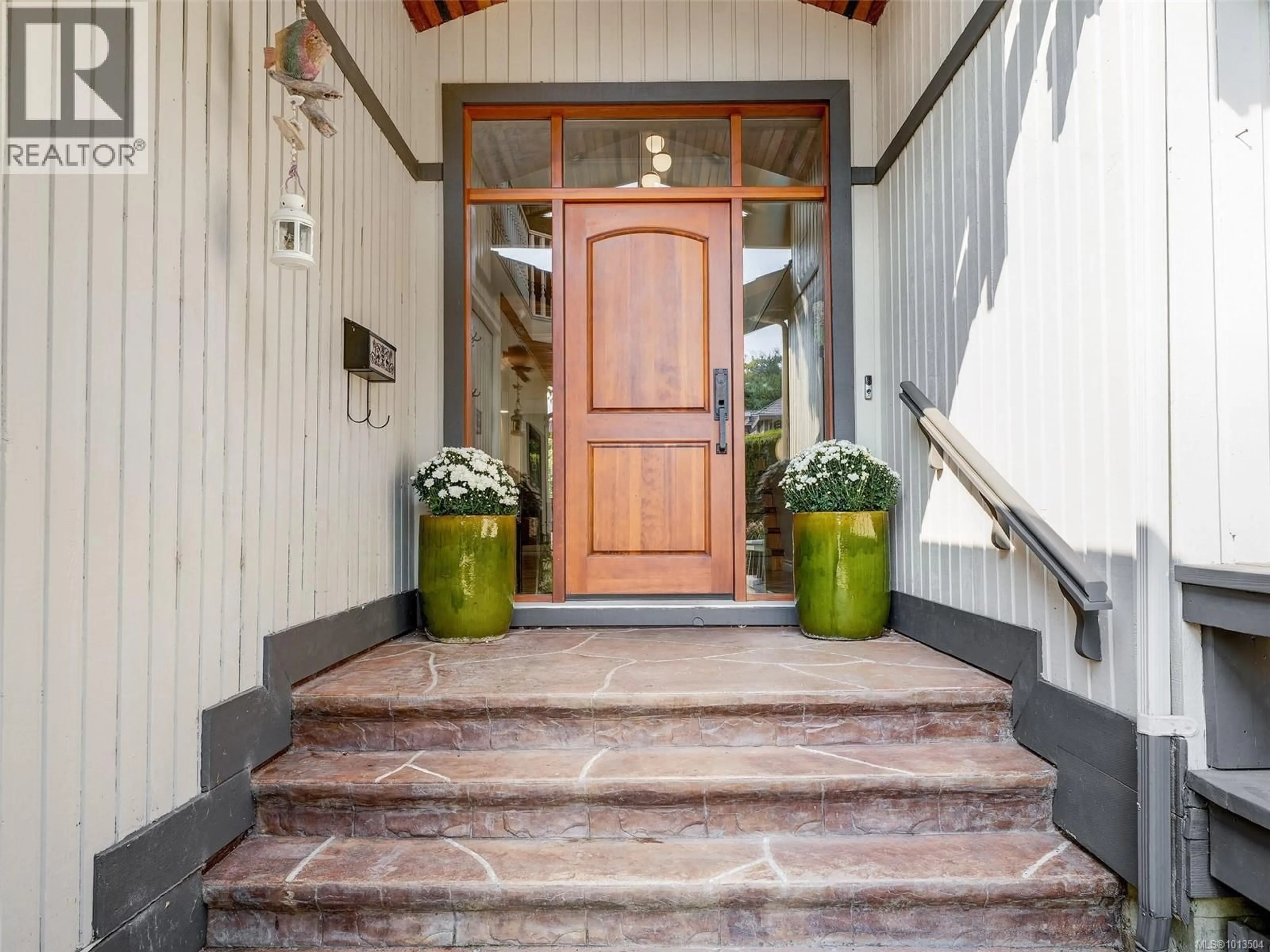 Indoor entryway for 764 WESTBURY ROAD, Saanich British Columbia V8Y1G8