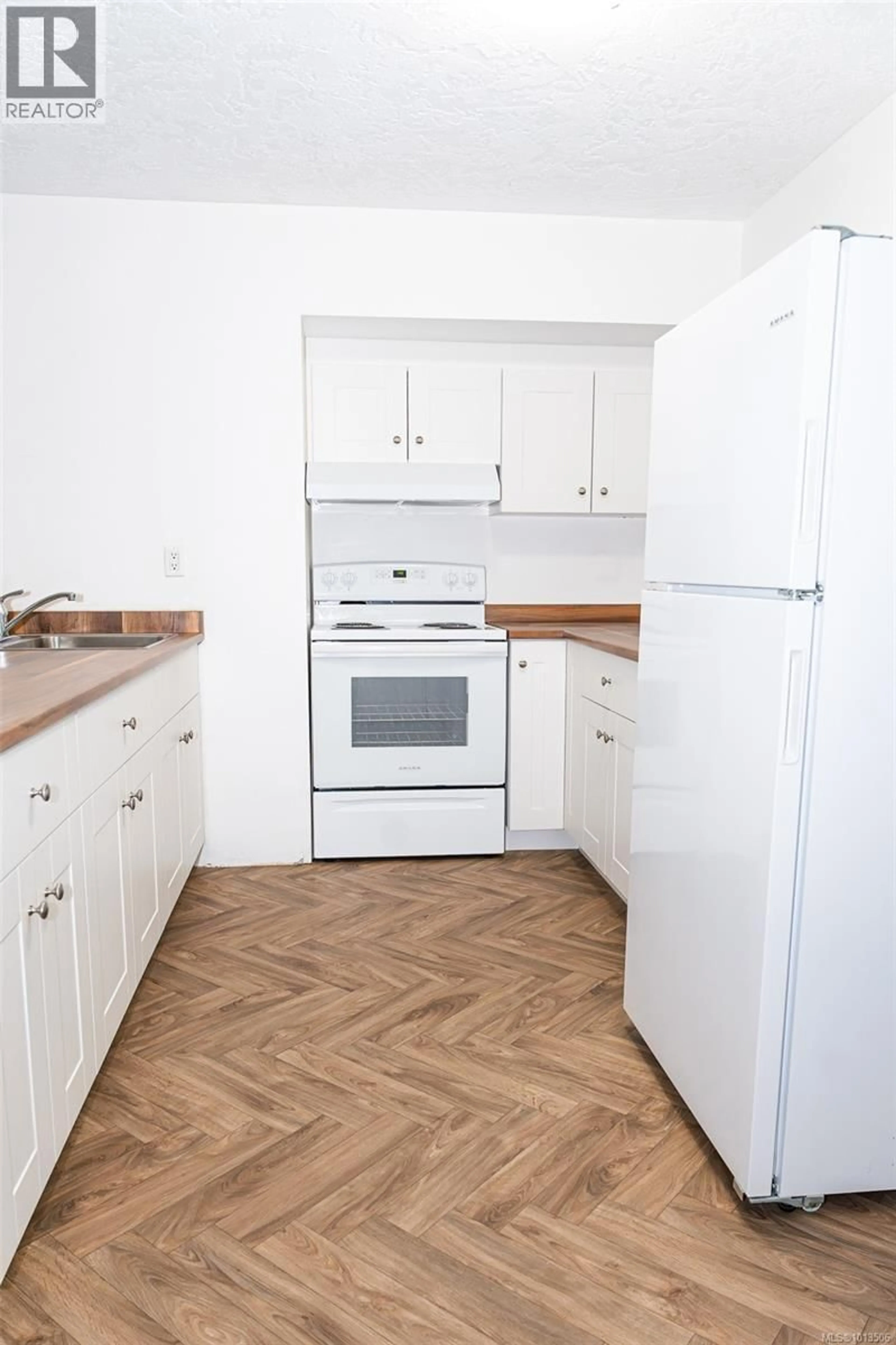 Standard kitchen, unknown for 112 - 1975 LEE AVENUE, Victoria British Columbia V8R4W9