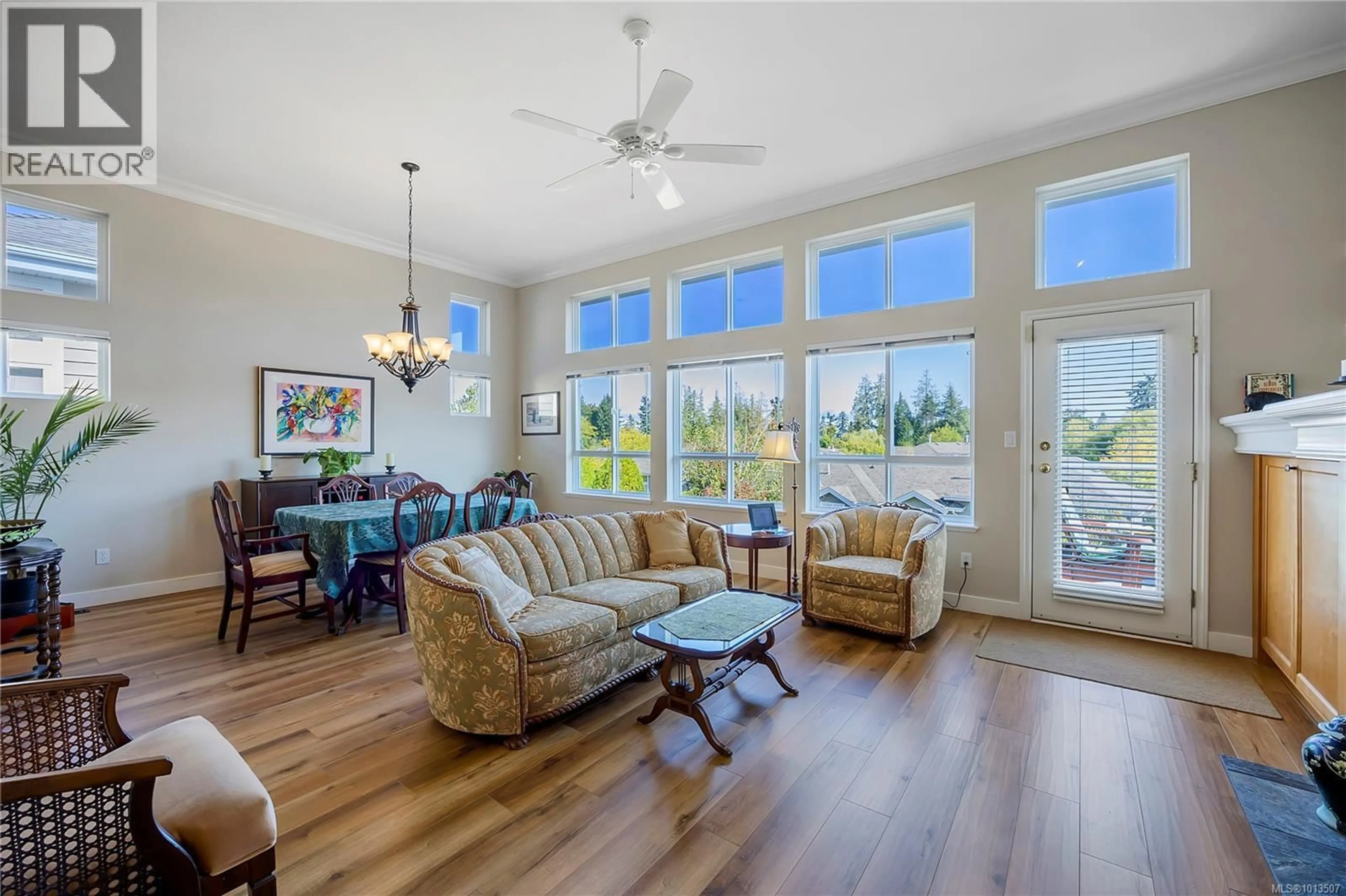 Living room with furniture, unknown for 1381 GABRIOLA DRIVE, Parksville British Columbia V9P2X8