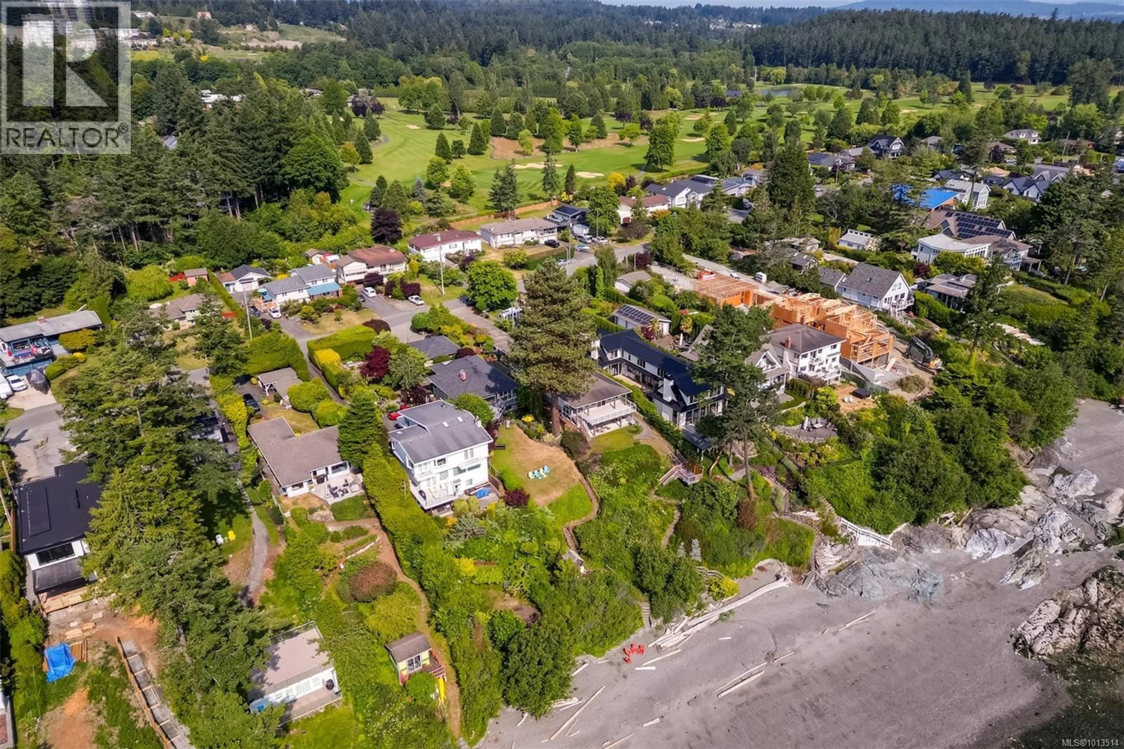 A pic from outside/outdoor area/front of a property/back of a property/a pic from drone, street for 5299 PARKER AVENUE, Saanich British Columbia V8Y2N1