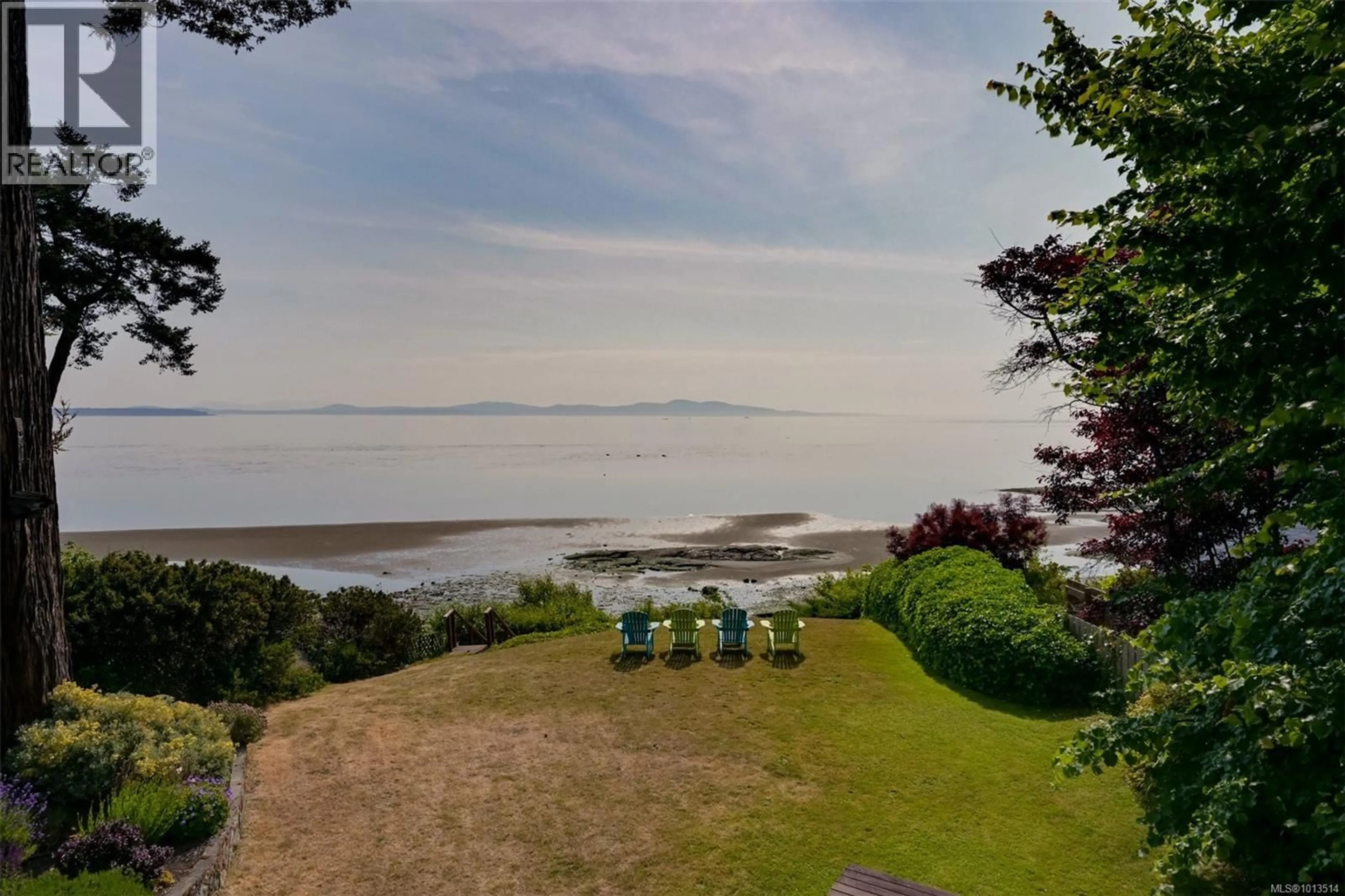 A pic from outside/outdoor area/front of a property/back of a property/a pic from drone, water/lake/river/ocean view for 5299 PARKER AVENUE, Saanich British Columbia V8Y2N1