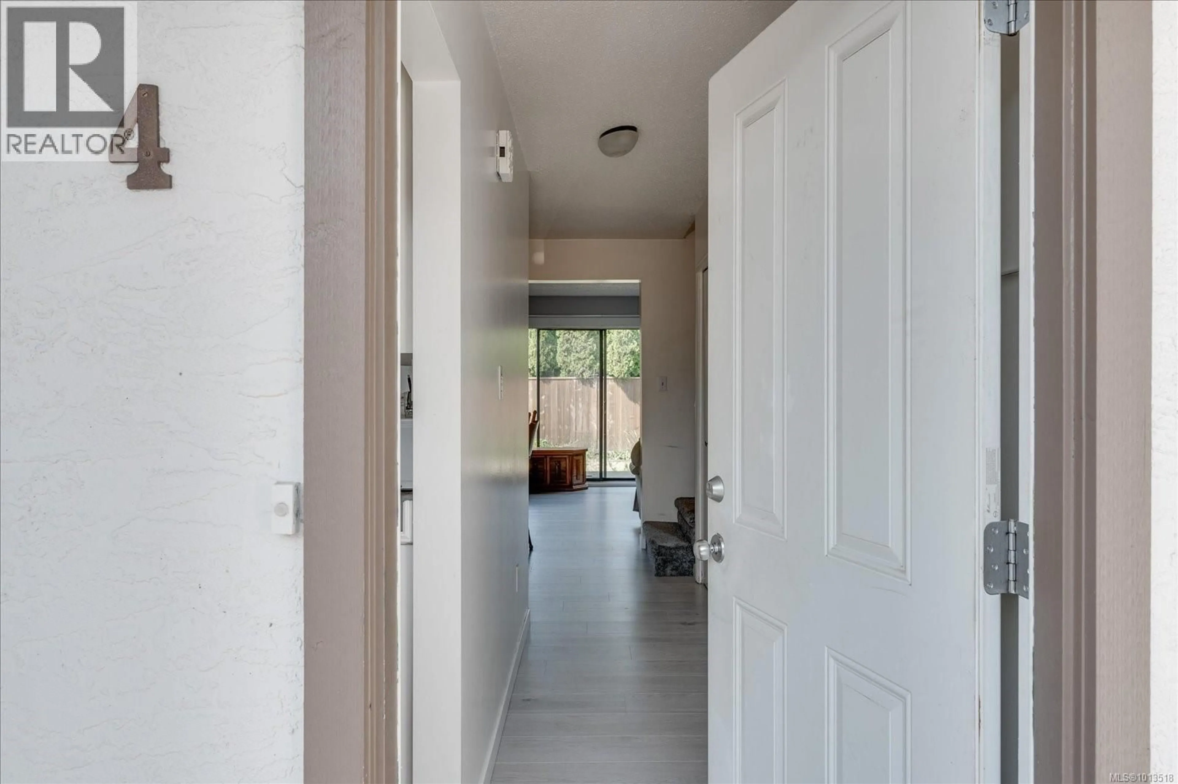 Indoor foyer for 4 - 1195 STUART PLACE, Ladysmith British Columbia V9G1P4