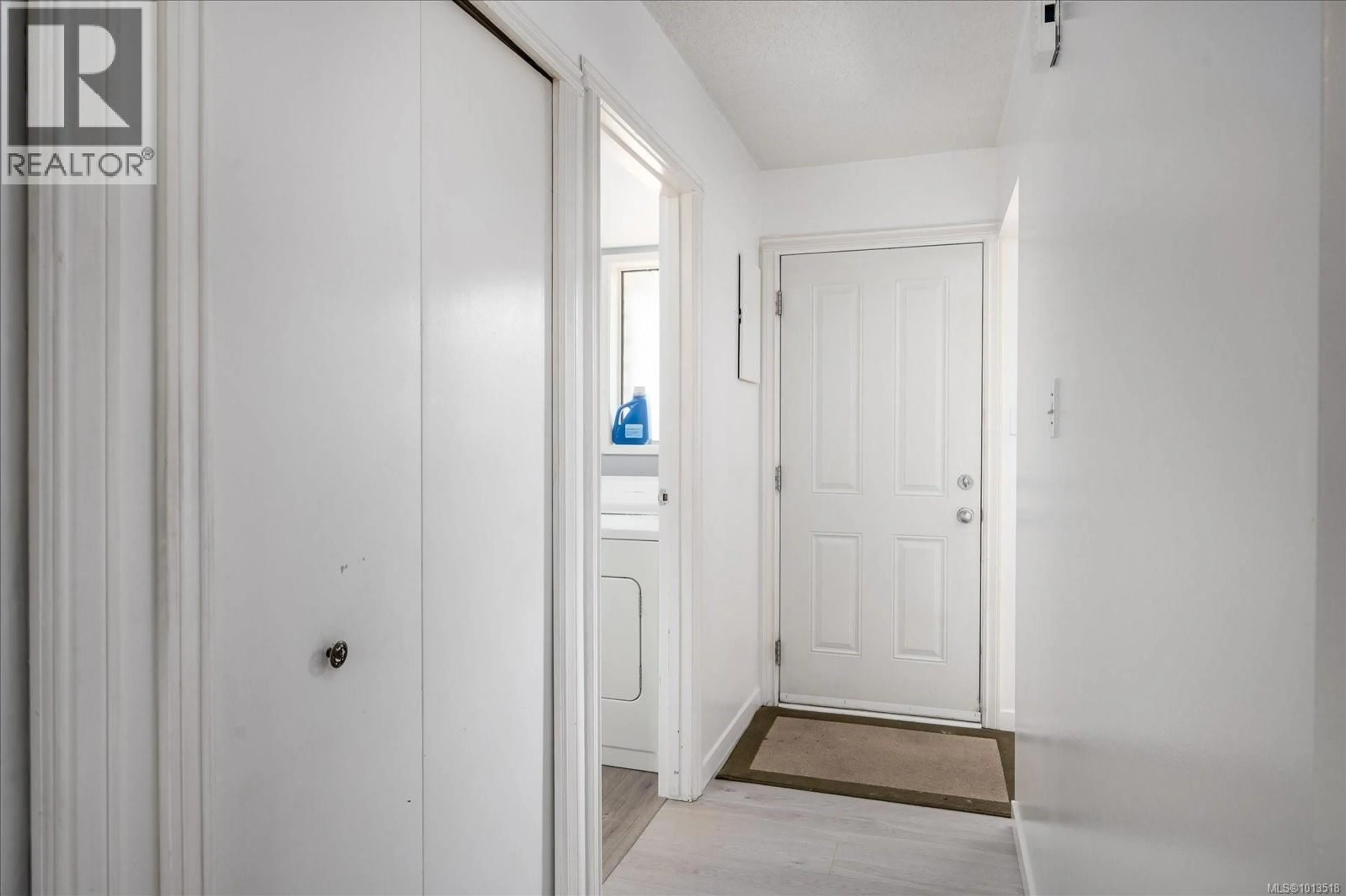 Indoor entryway for 4 - 1195 STUART PLACE, Ladysmith British Columbia V9G1P4