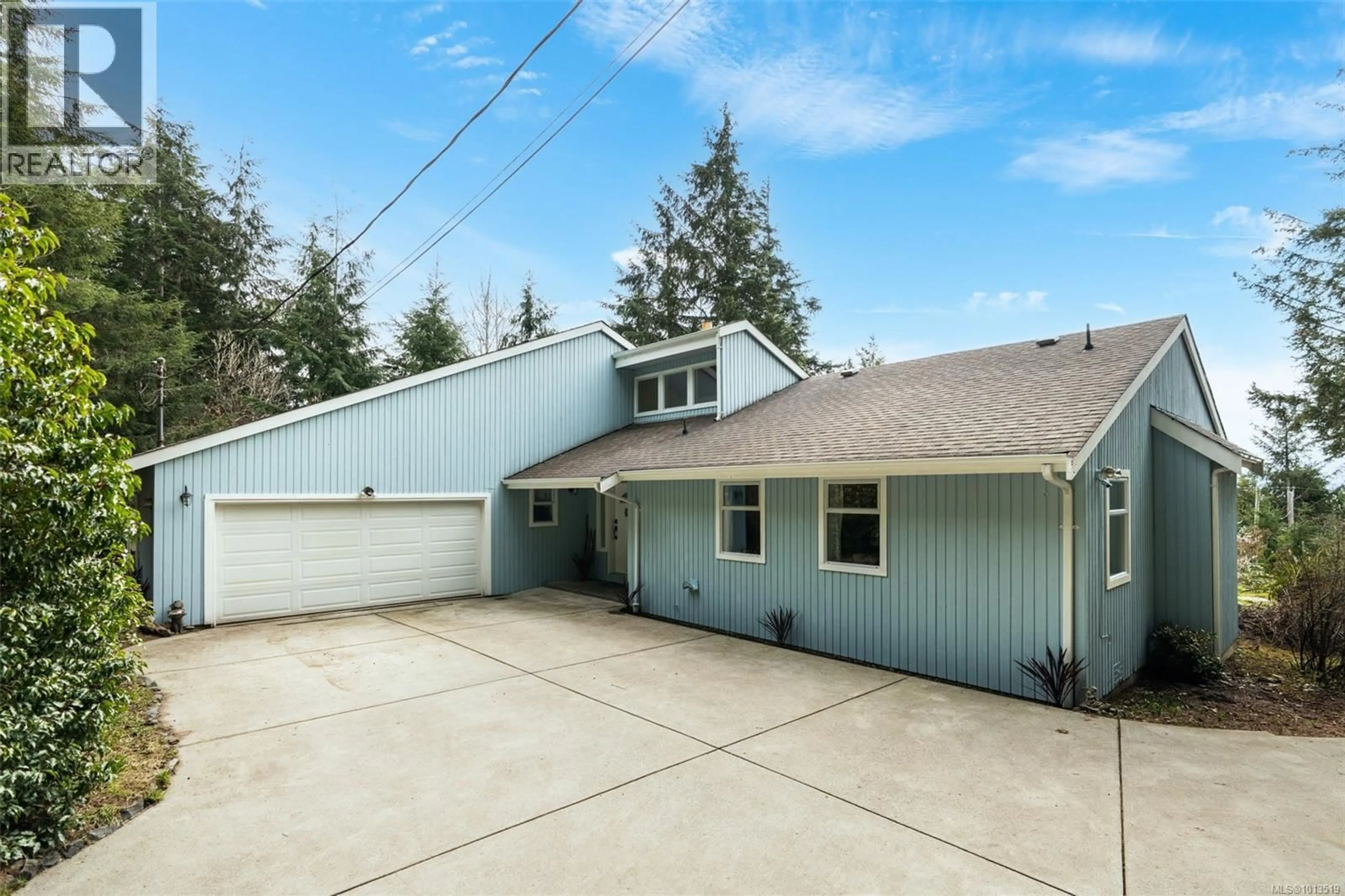 A pic from outside/outdoor area/front of a property/back of a property/a pic from drone, street for 2601 SEASIDE DRIVE, Sooke British Columbia V9Z1G7
