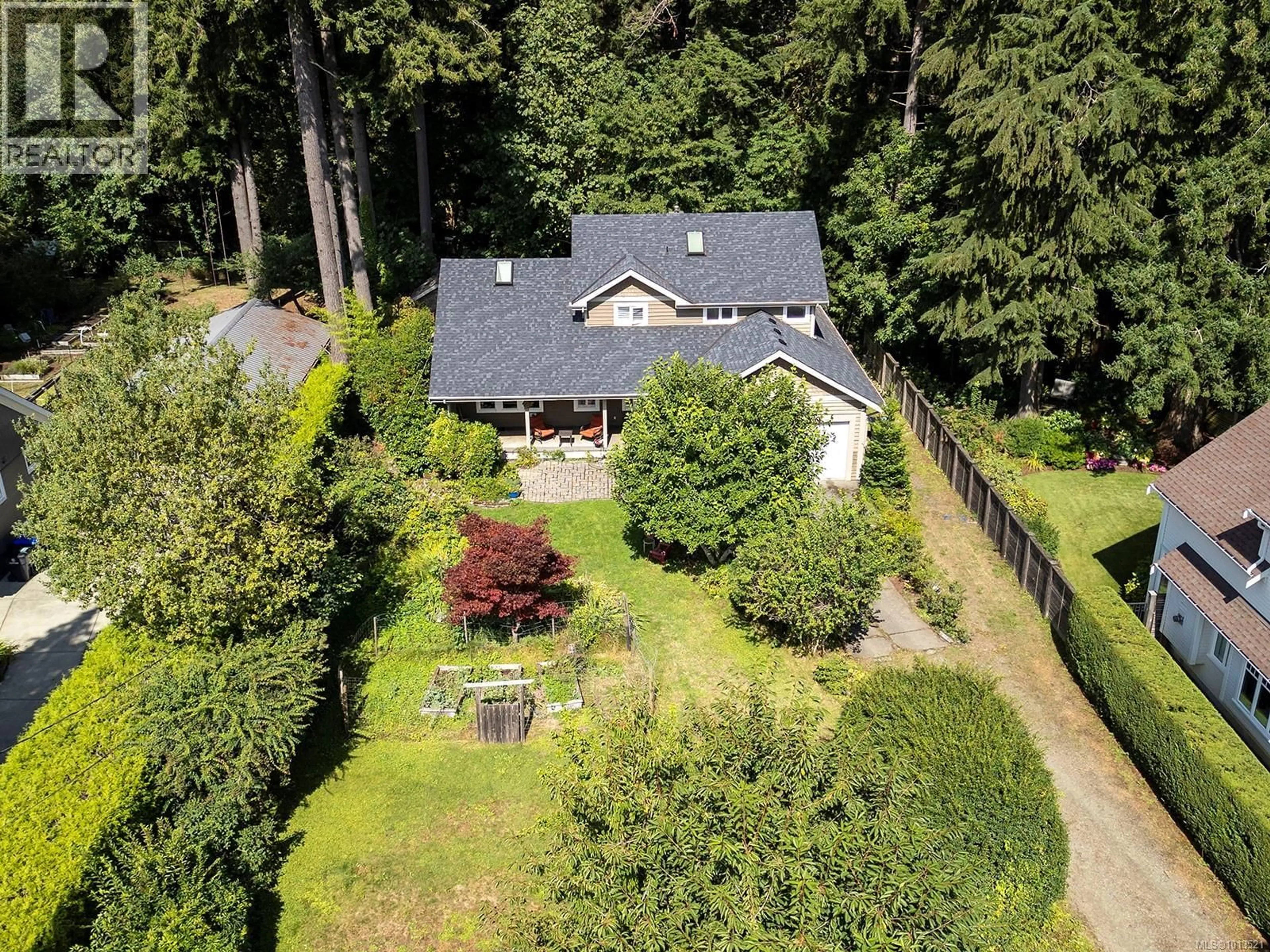 A pic from outside/outdoor area/front of a property/back of a property/a pic from drone, forest/trees view for 789 3RD STREET, Courtenay British Columbia V9N1E9