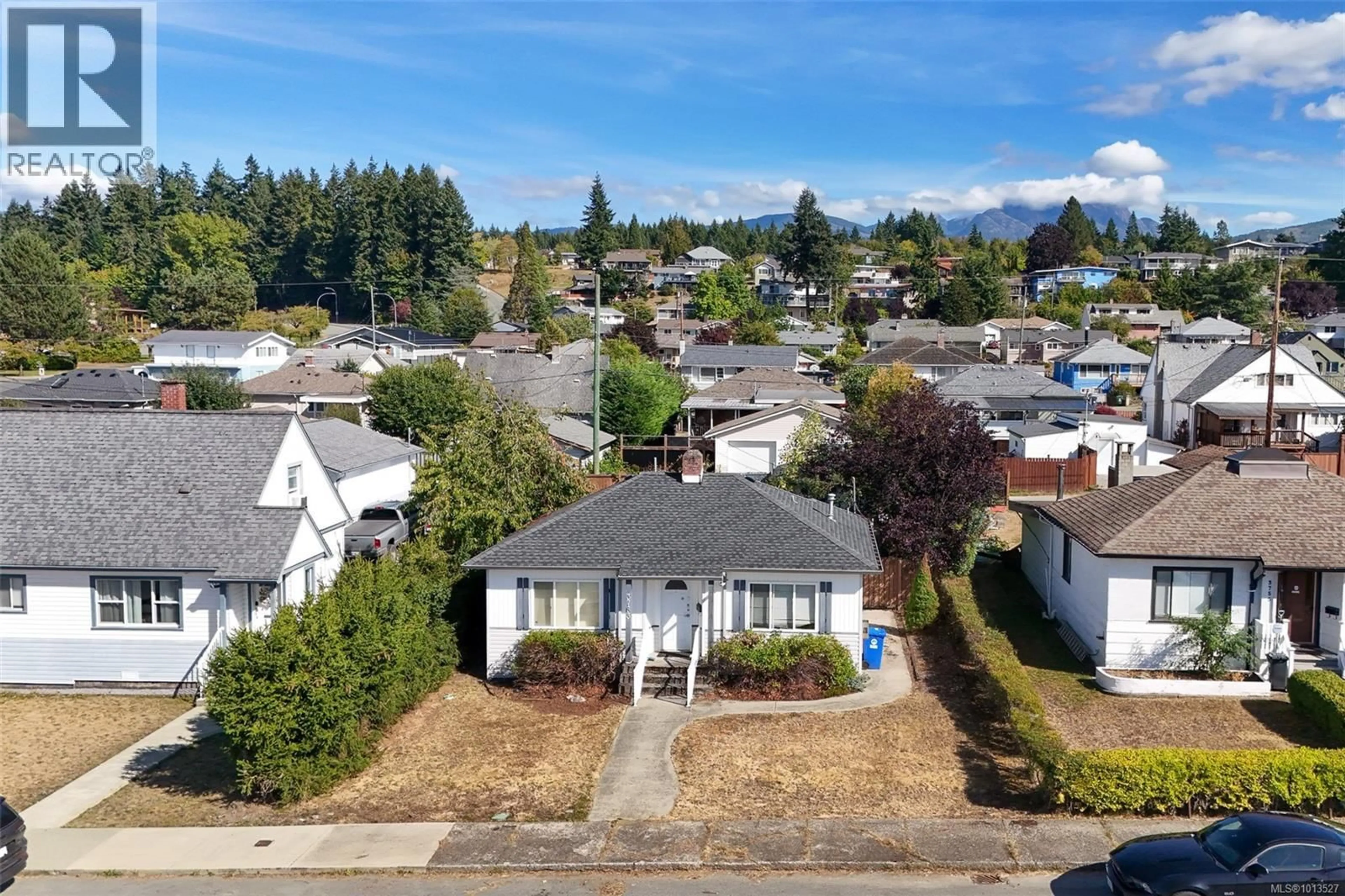 A pic from outside/outdoor area/front of a property/back of a property/a pic from drone, street for 3763 15TH AVENUE, Port Alberni British Columbia V9Y5C7