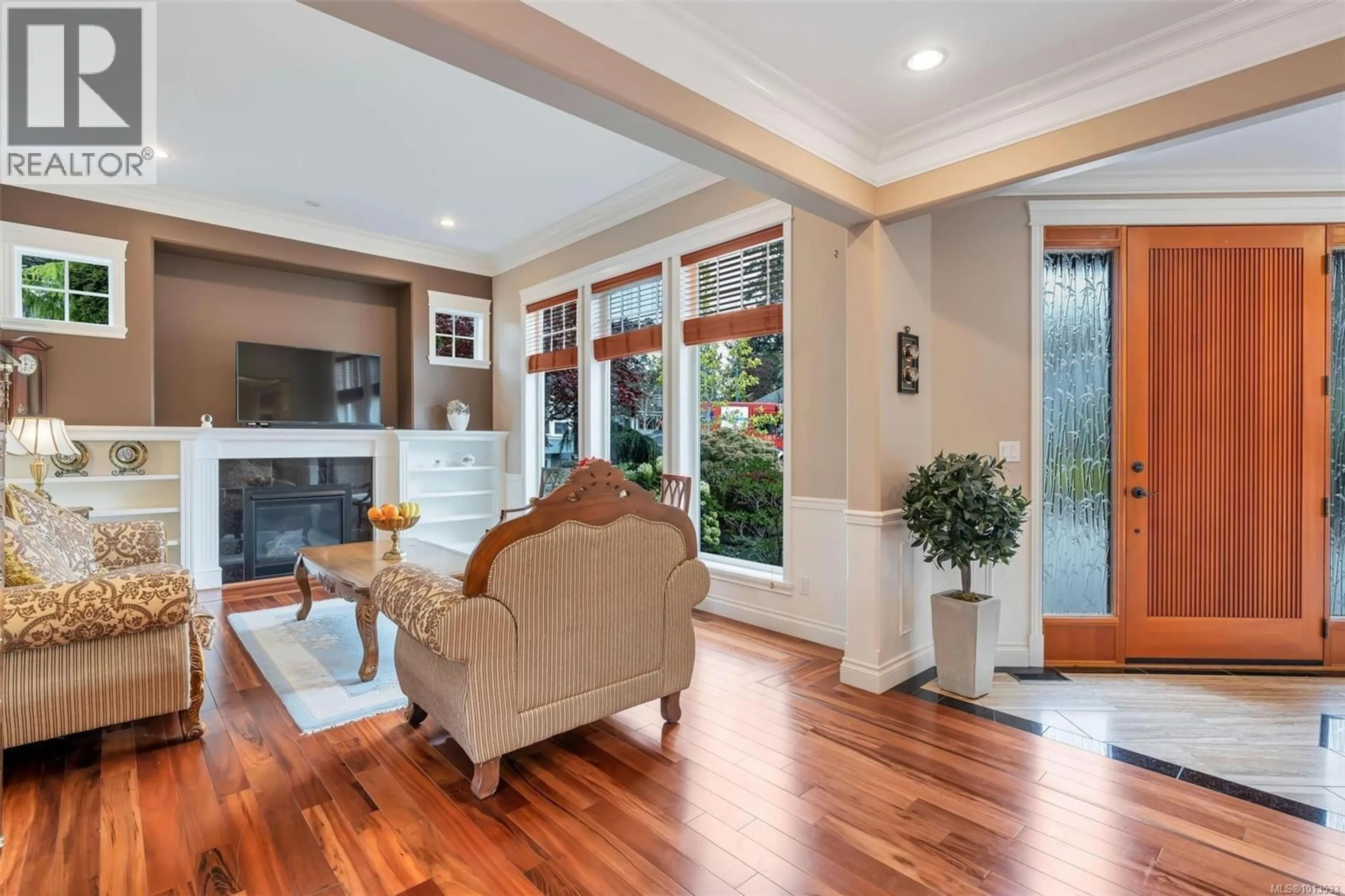Living room with furniture, unknown for 1705 DE SOUSA PLACE, Saanich British Columbia V8N3L3