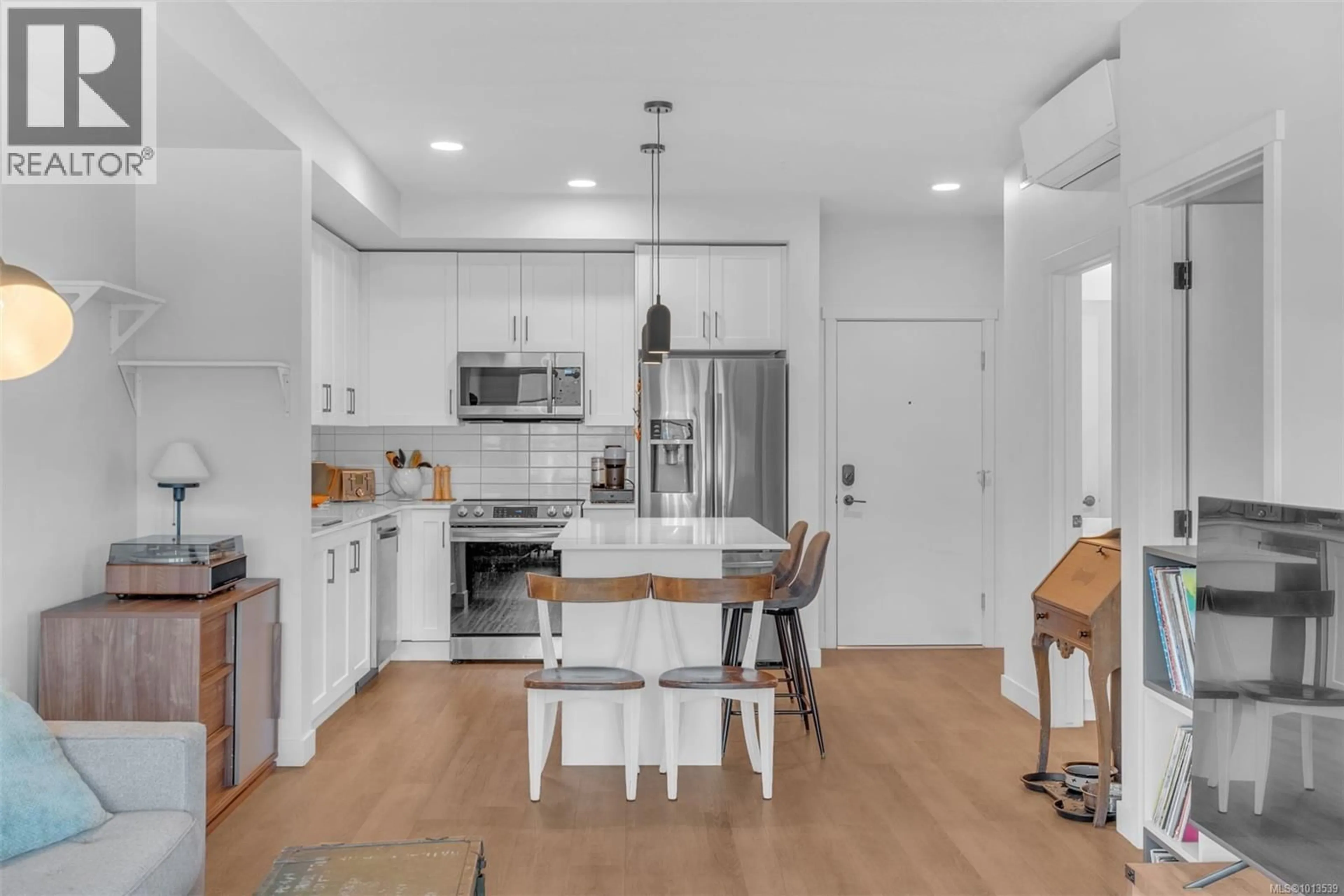 Open concept kitchen, ceramic/tile floor for 203 - 2465 GATEWAY ROAD, Langford British Columbia V9B6R1