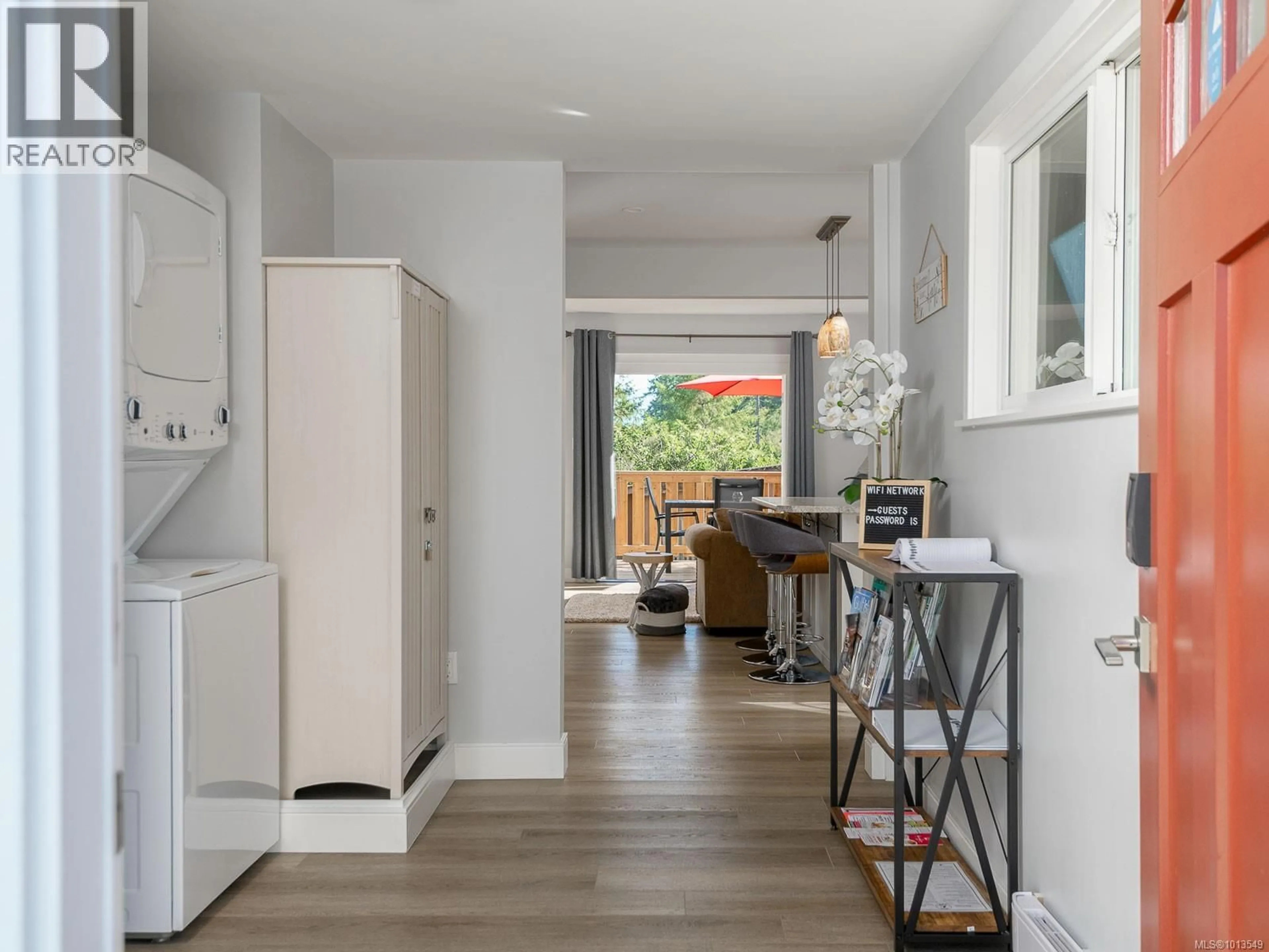 Indoor entryway for 1777 EGLINGTON AVENUE, Nanaimo British Columbia V9X1T8