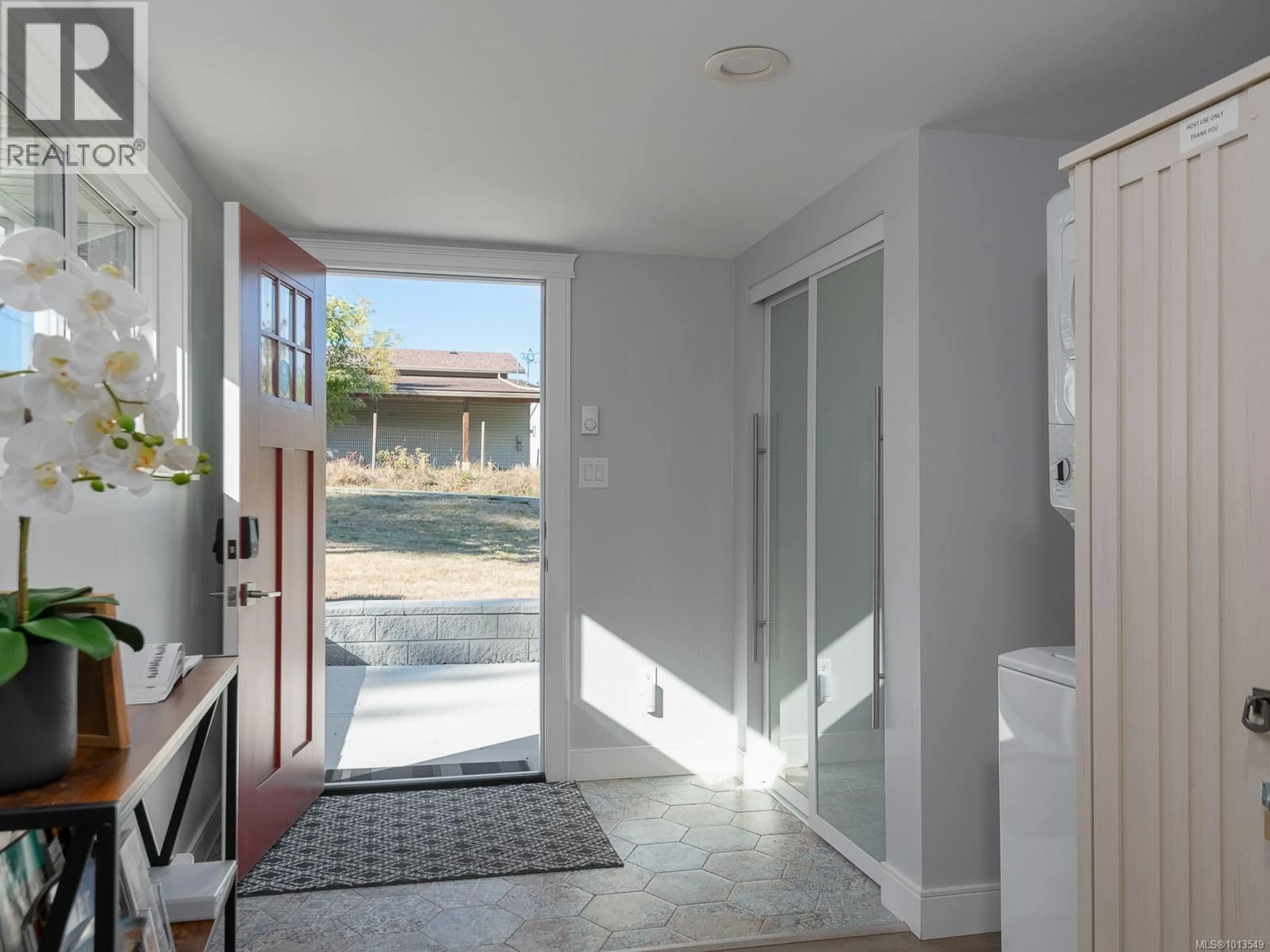 Indoor entryway for 1777 EGLINGTON AVENUE, Nanaimo British Columbia V9X1T8