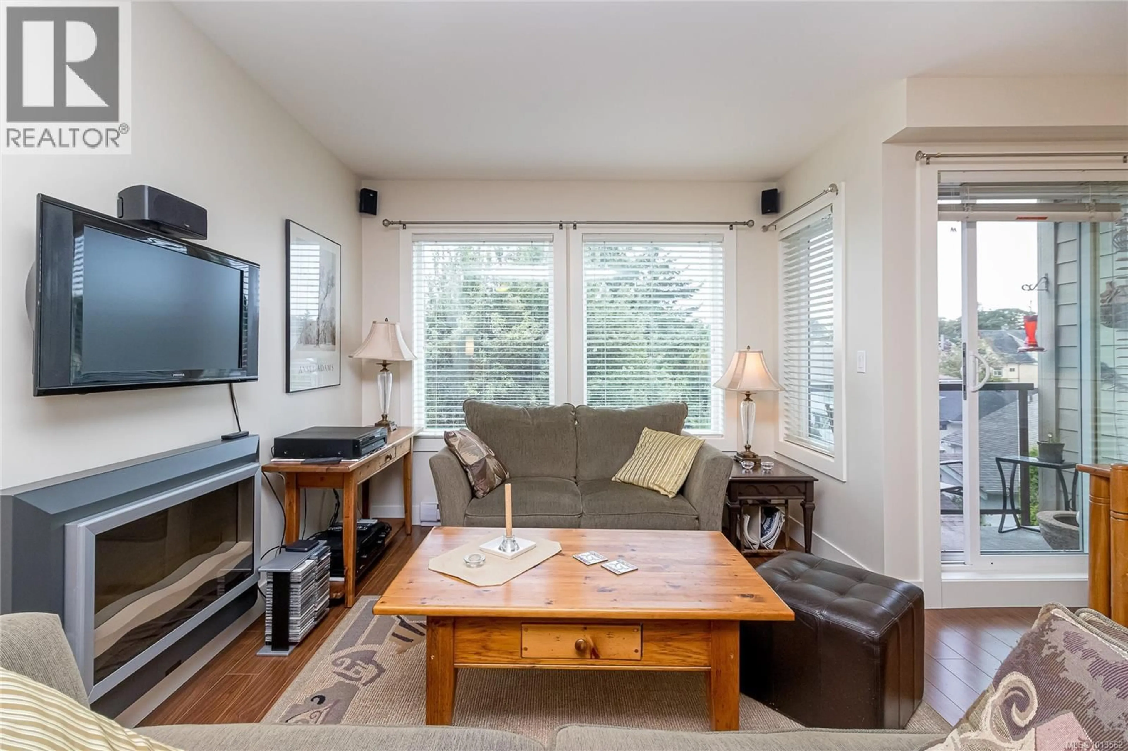 Living room with furniture, wood/laminate floor for 303 - 1615 BAY STREET, Victoria British Columbia V8R2B7