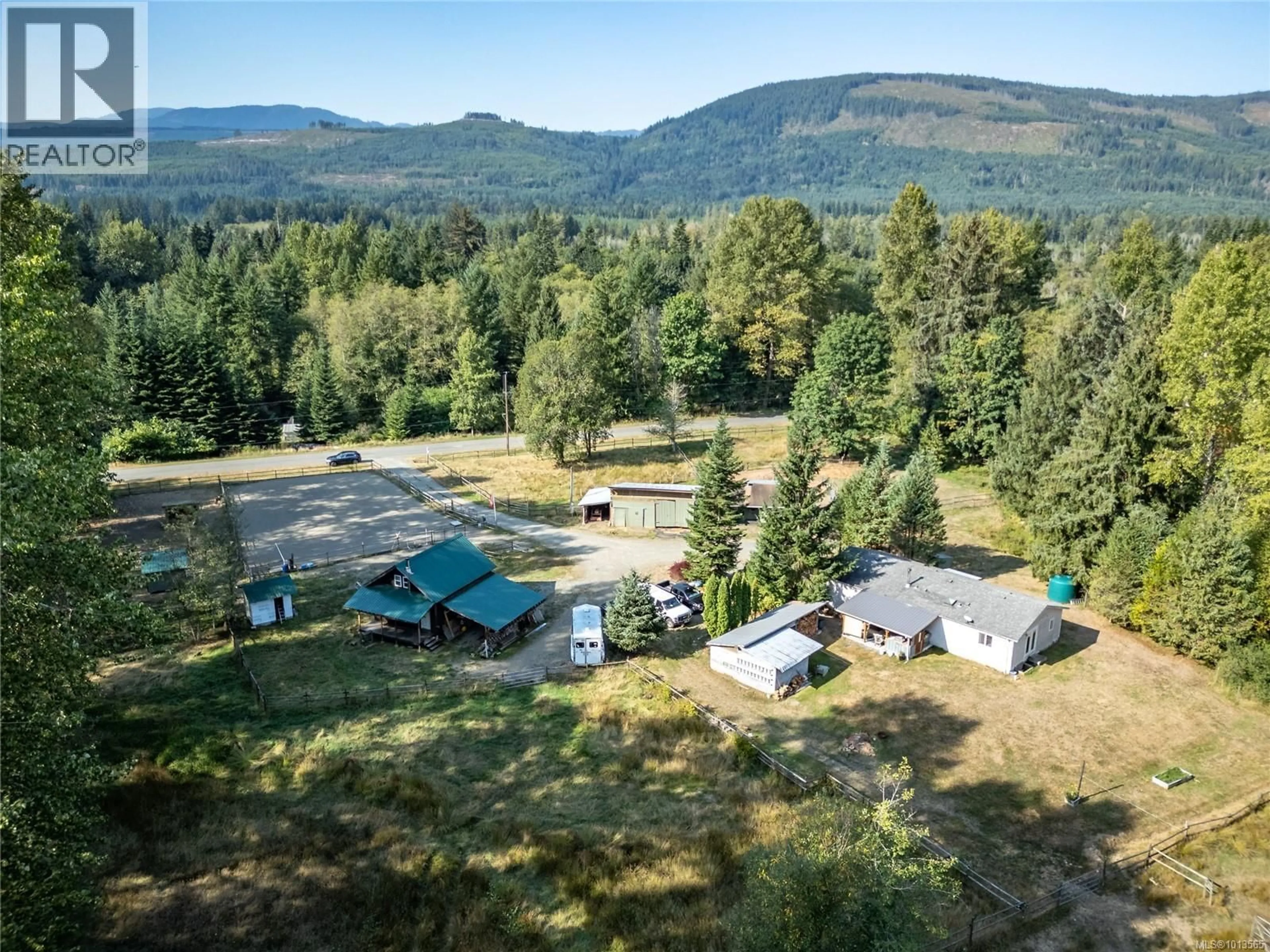 A pic from outside/outdoor area/front of a property/back of a property/a pic from drone, mountain view for 7024 RAILWAY AVENUE, Merville British Columbia V9J1N4