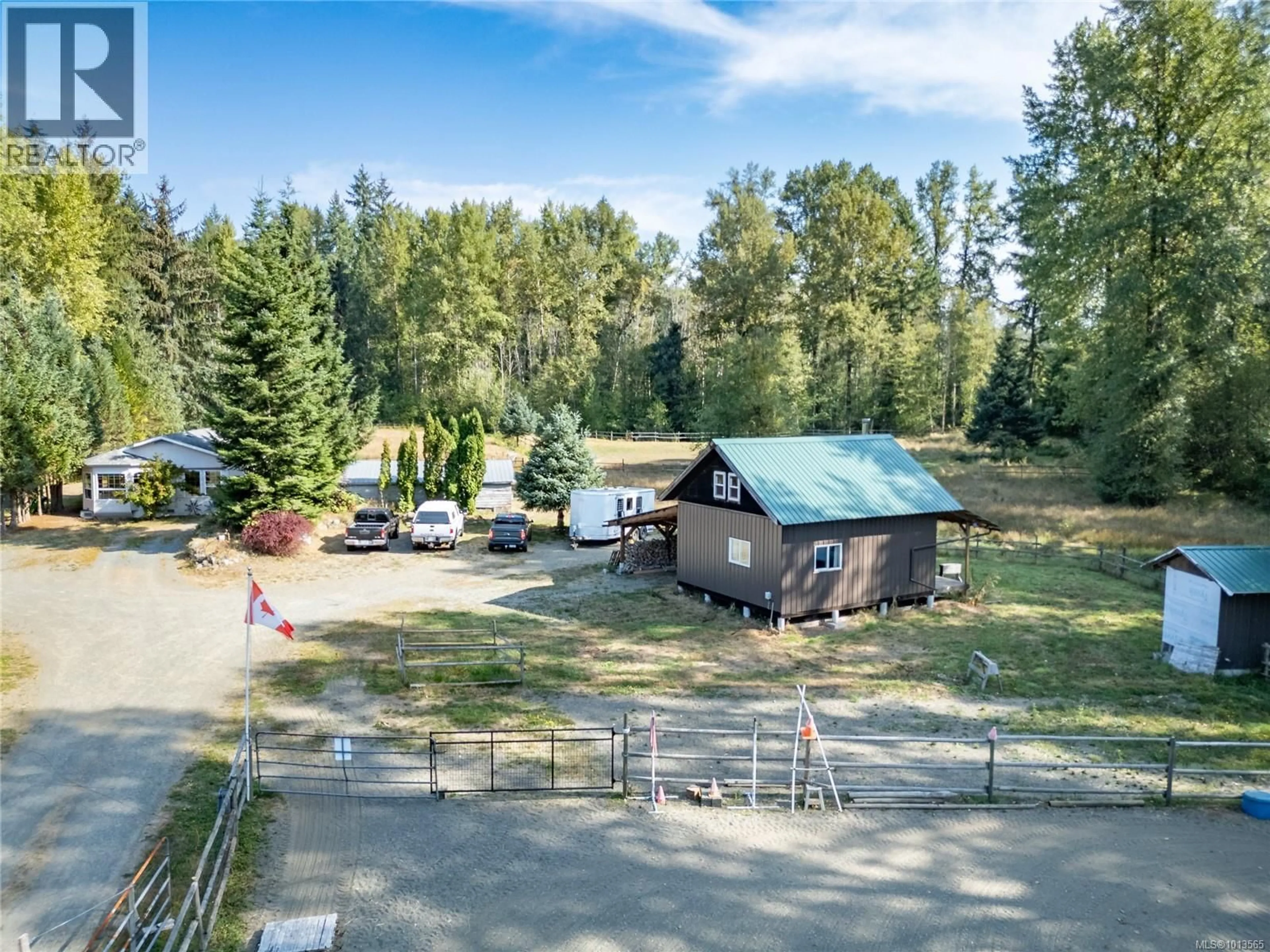 A pic from outside/outdoor area/front of a property/back of a property/a pic from drone, unknown for 7024 RAILWAY AVENUE, Merville British Columbia V9J1N4