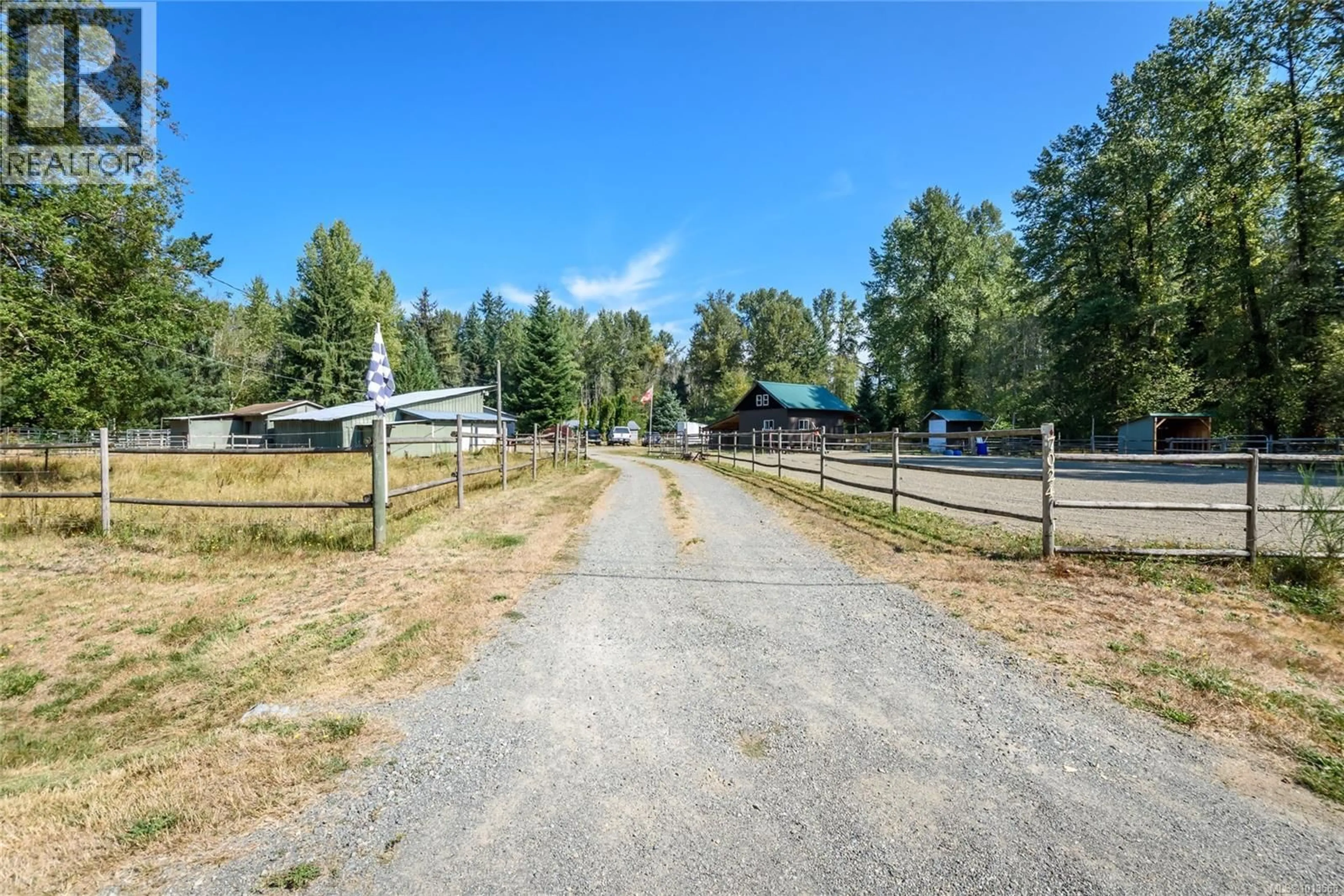 A pic from outside/outdoor area/front of a property/back of a property/a pic from drone, street for 7024 RAILWAY AVENUE, Merville British Columbia V9J1N4
