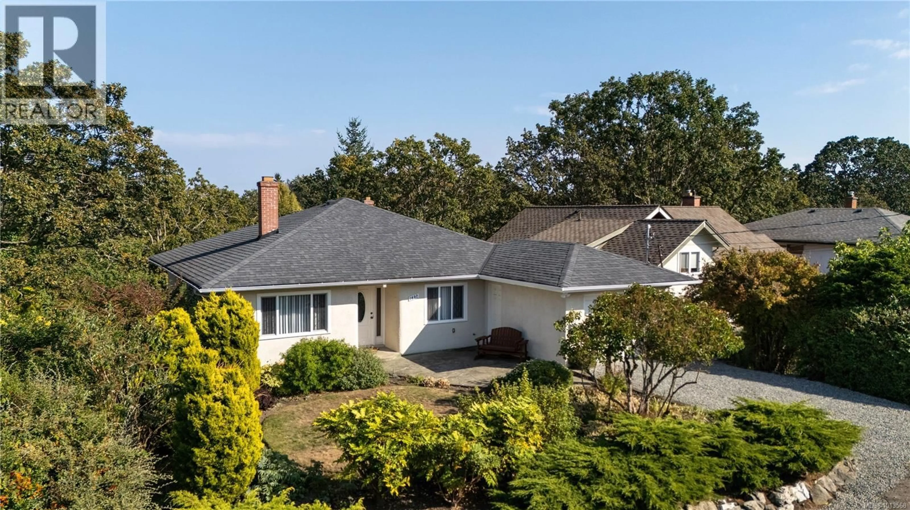 A pic from outside/outdoor area/front of a property/back of a property/a pic from drone, street for 1697 YALE STREET, Oak Bay British Columbia V8R5N5