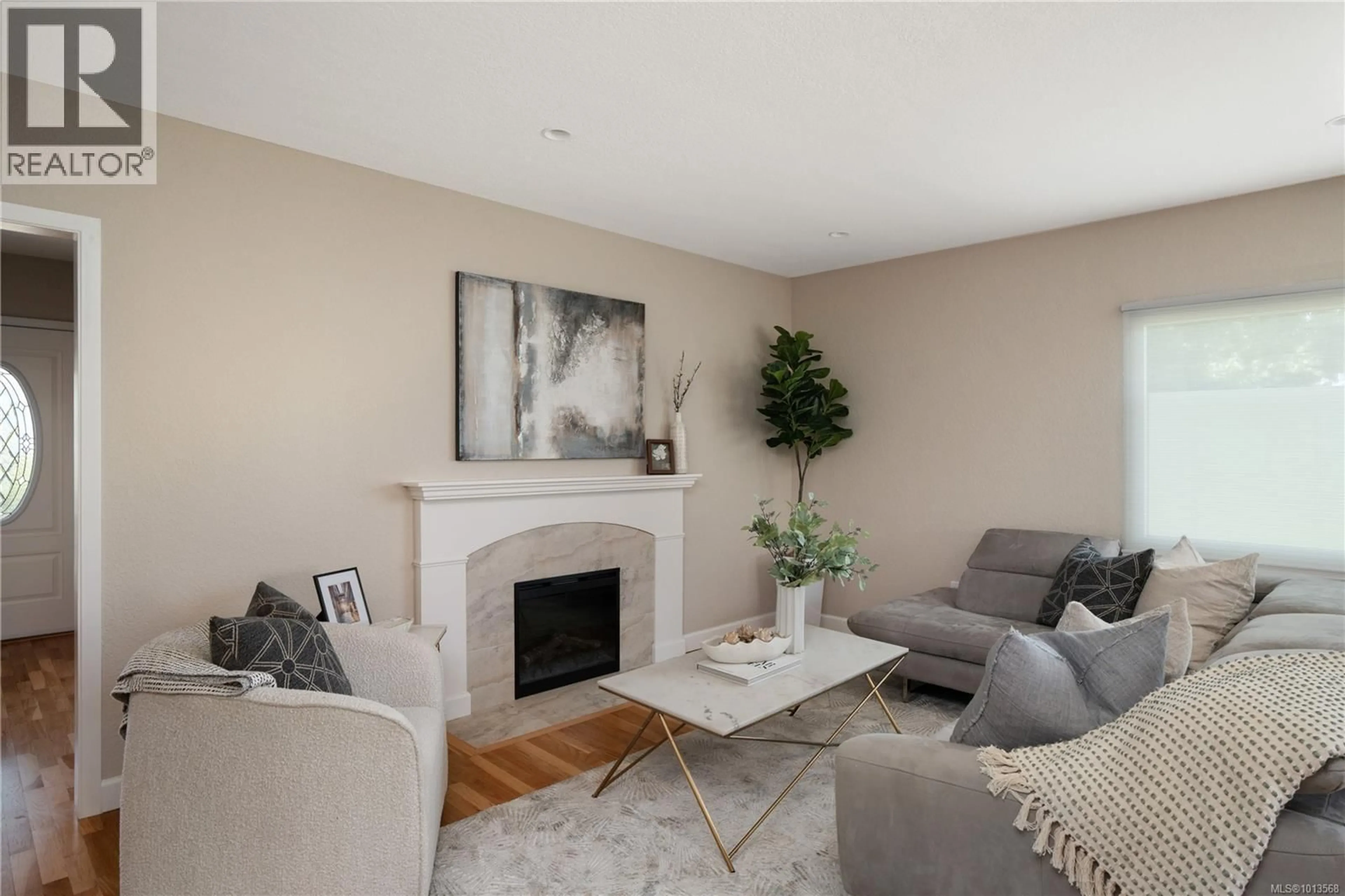 Living room with furniture, unknown for 1697 YALE STREET, Oak Bay British Columbia V8R5N5