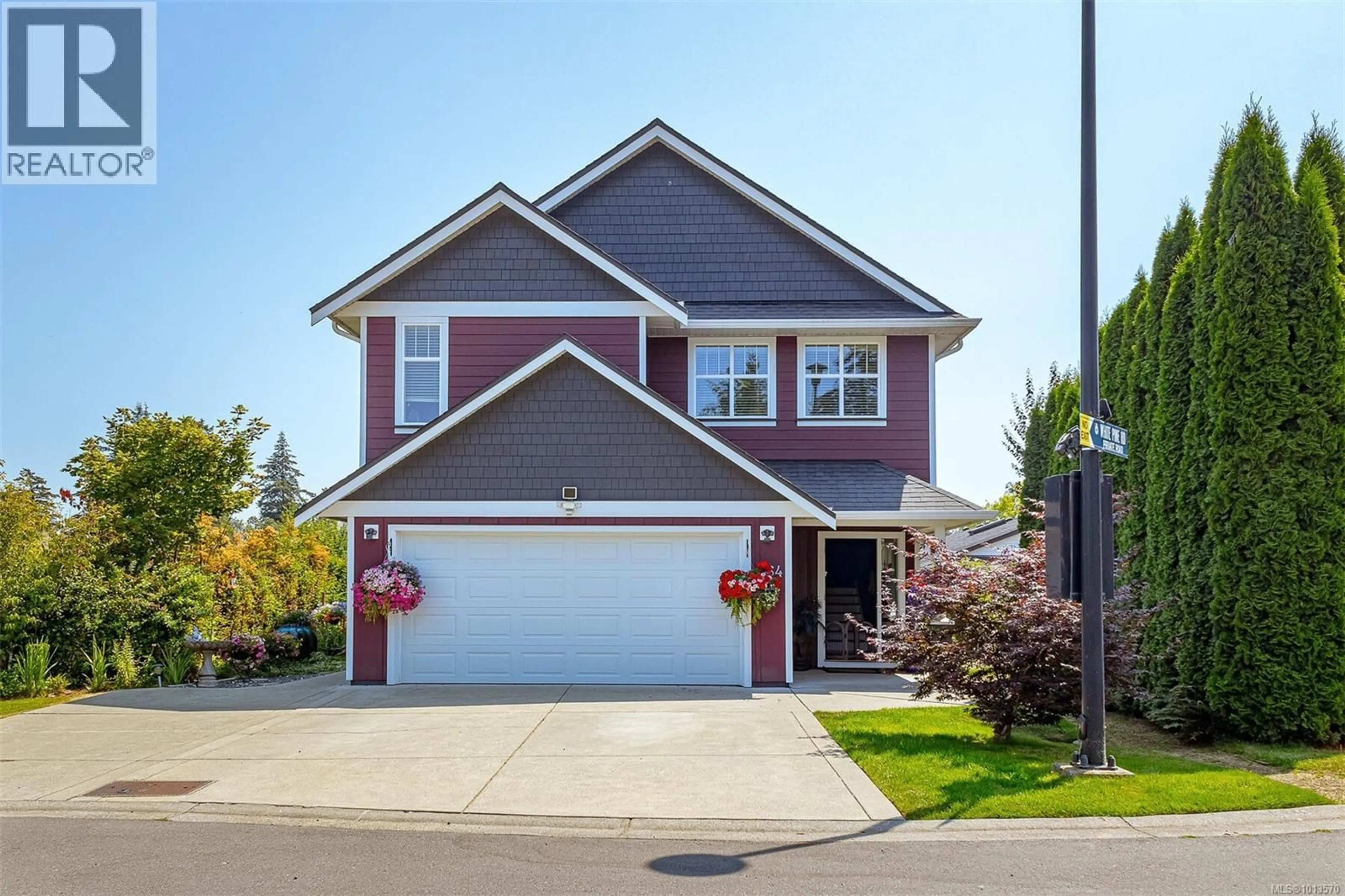Home with vinyl exterior material, street for 164 WHITE PINE ROAD, View Royal British Columbia V9B5E1