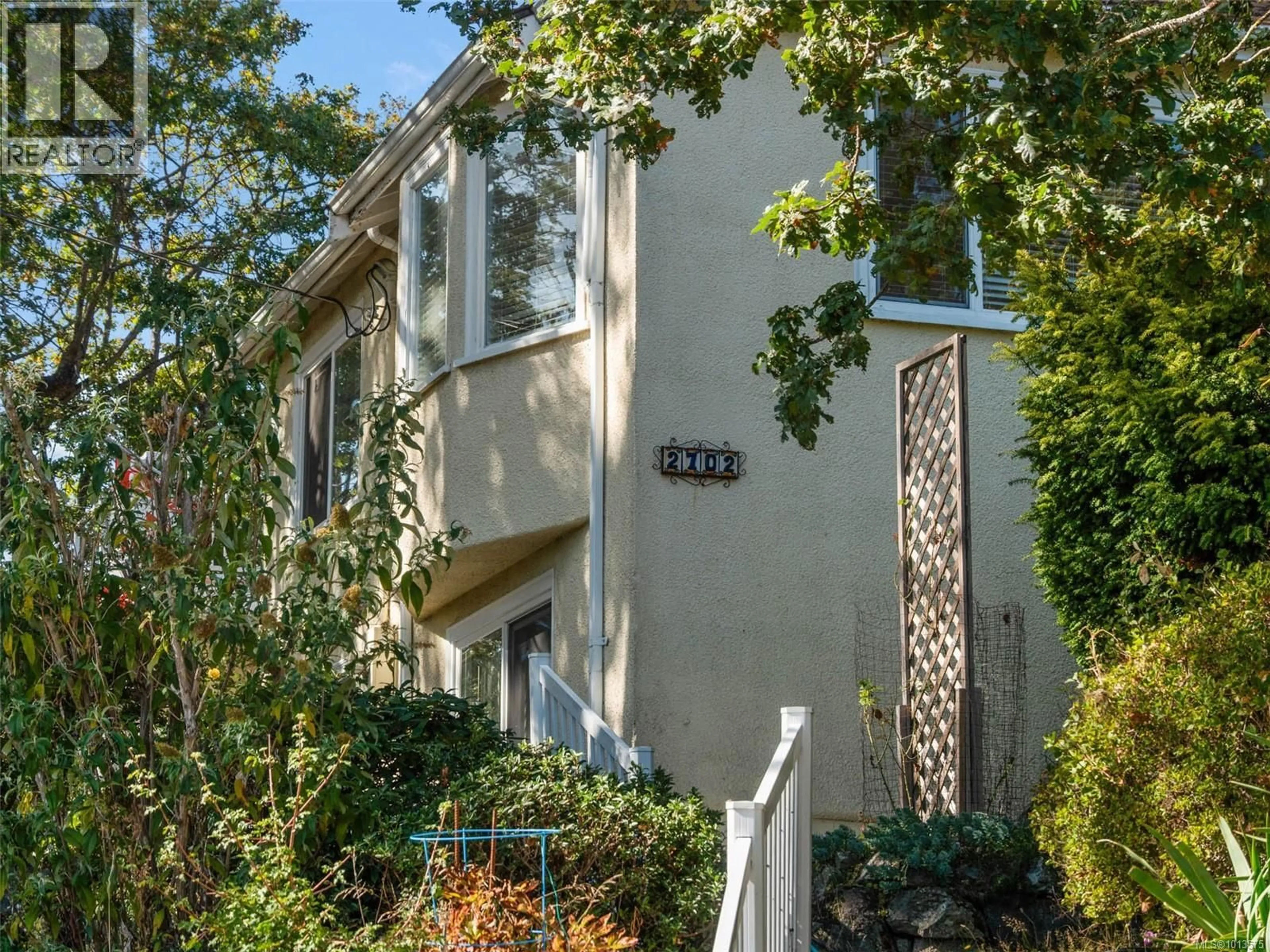 Unknown for 2702 ROSEBERRY AVENUE, Victoria British Columbia V8R3T9