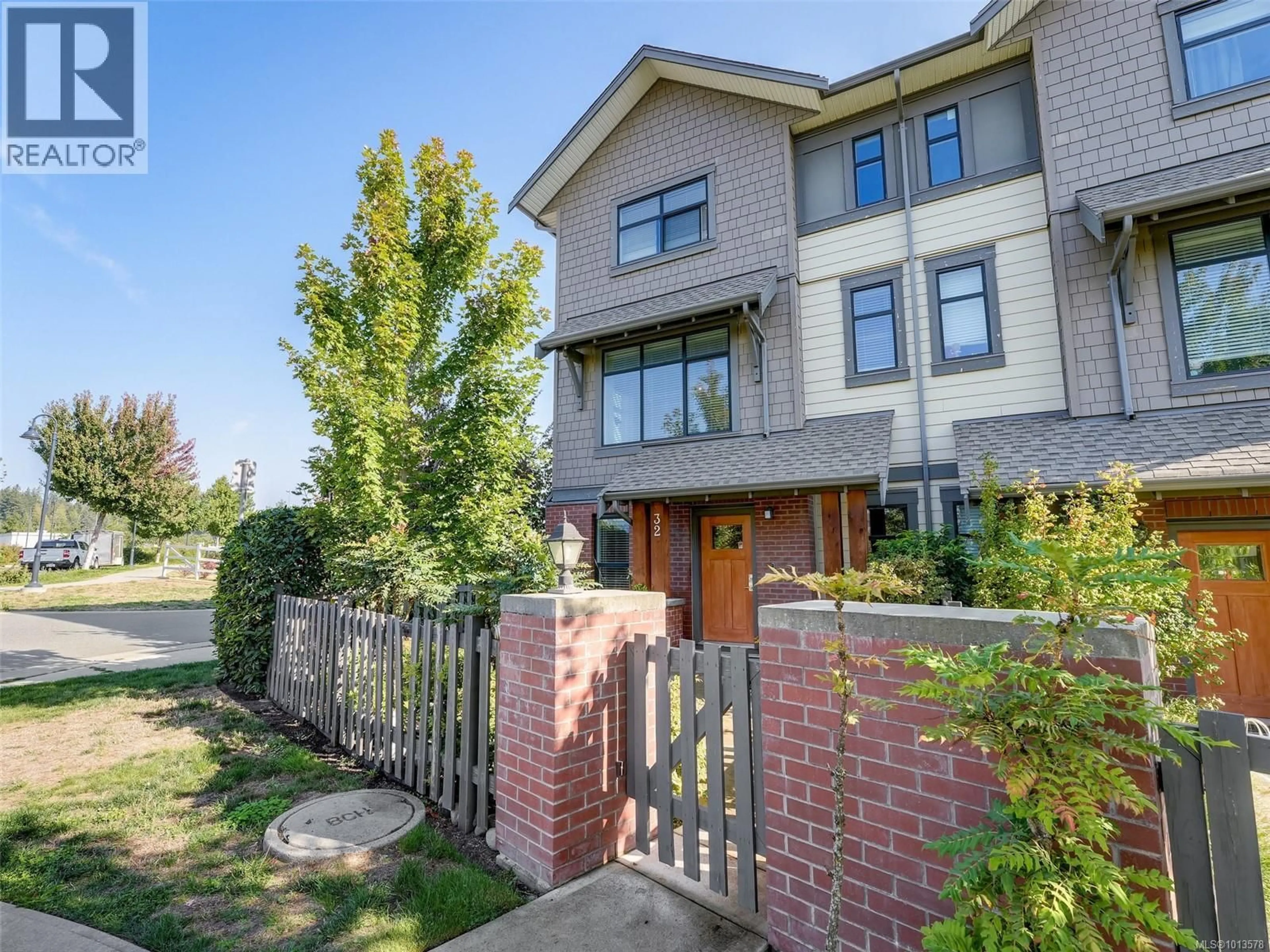 Home with brick exterior material, street for 32 - 350 LATORIA BOULEVARD, Colwood British Columbia V9C0M9