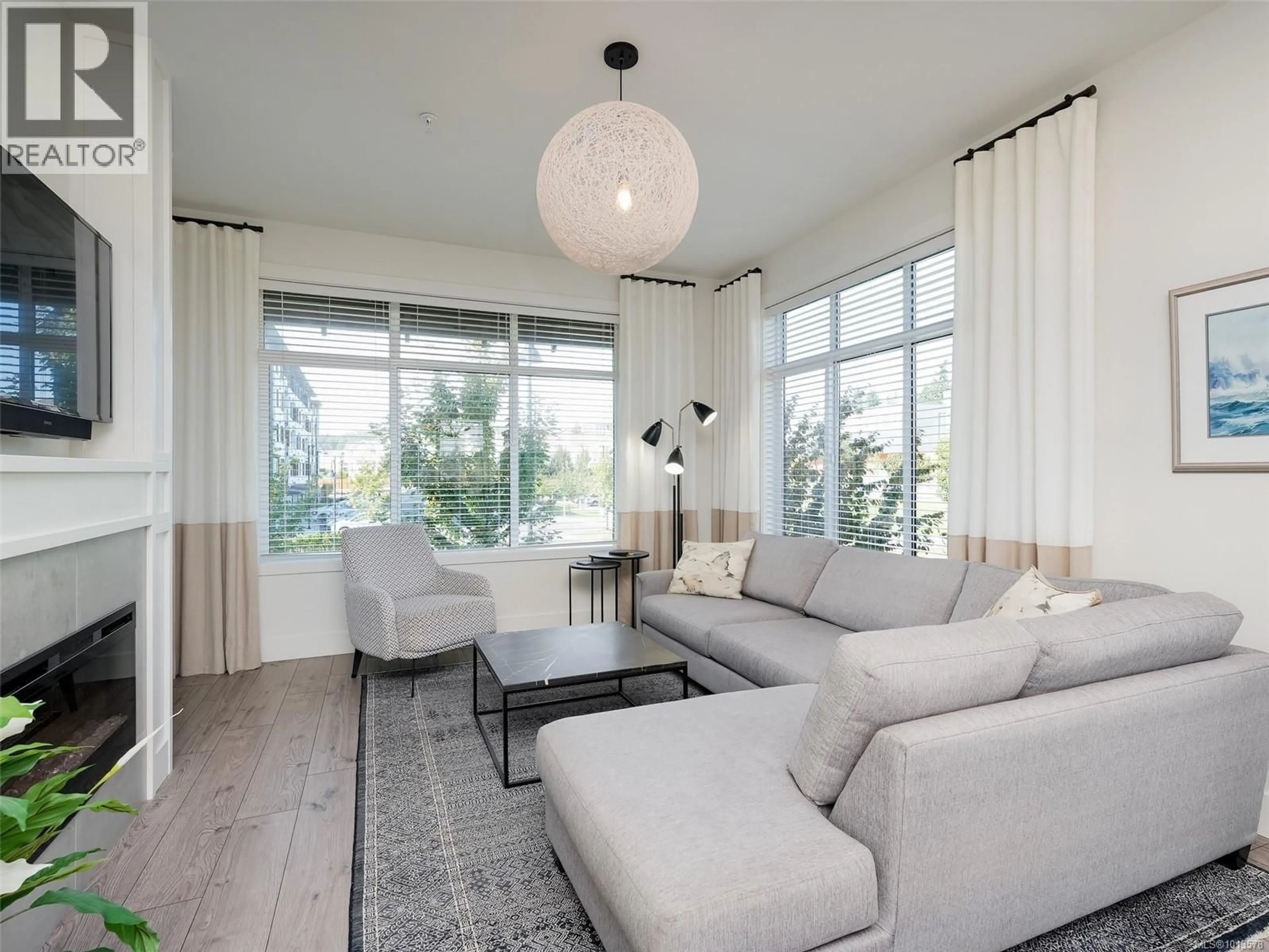 Living room with furniture, unknown for 32 - 350 LATORIA BOULEVARD, Colwood British Columbia V9C0M9