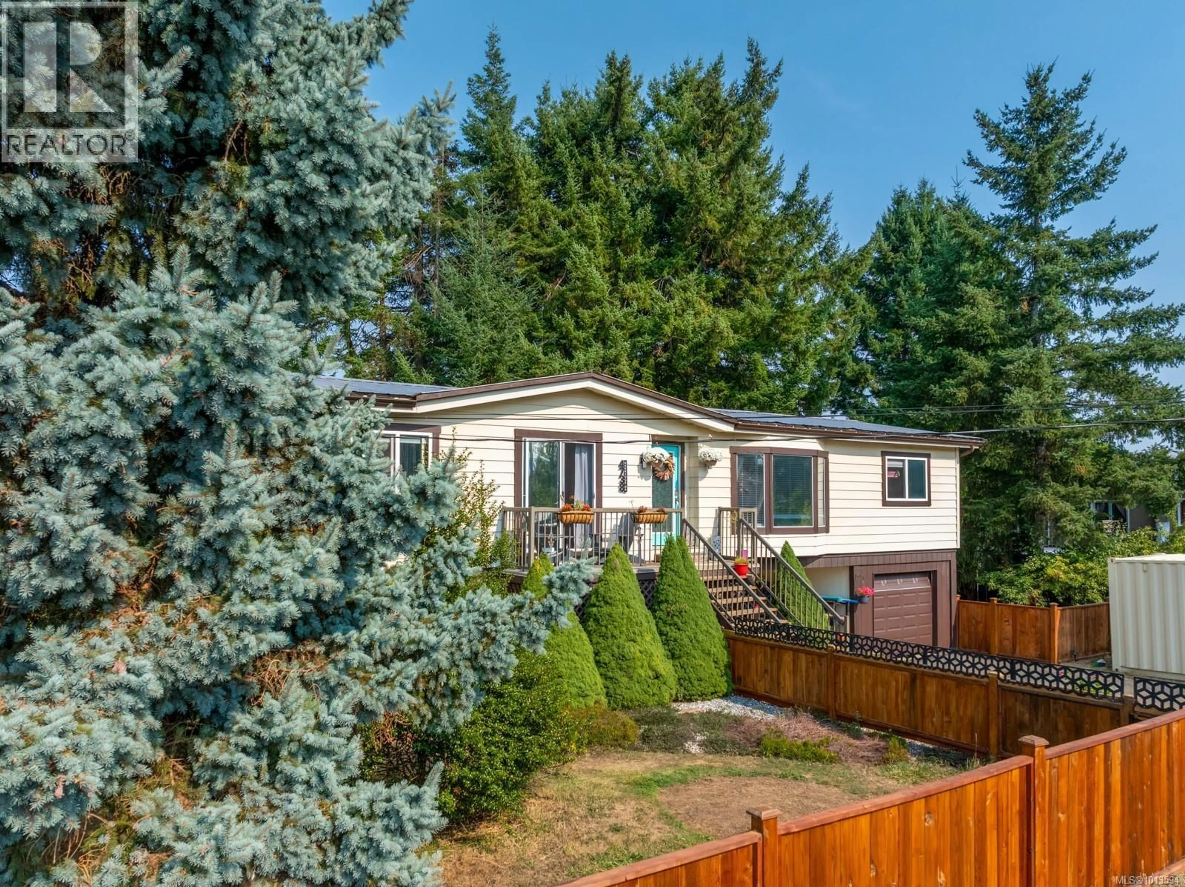 Home with vinyl exterior material, unknown for 4738 OAKRIDGE DRIVE, Courtenay British Columbia V9N6A8