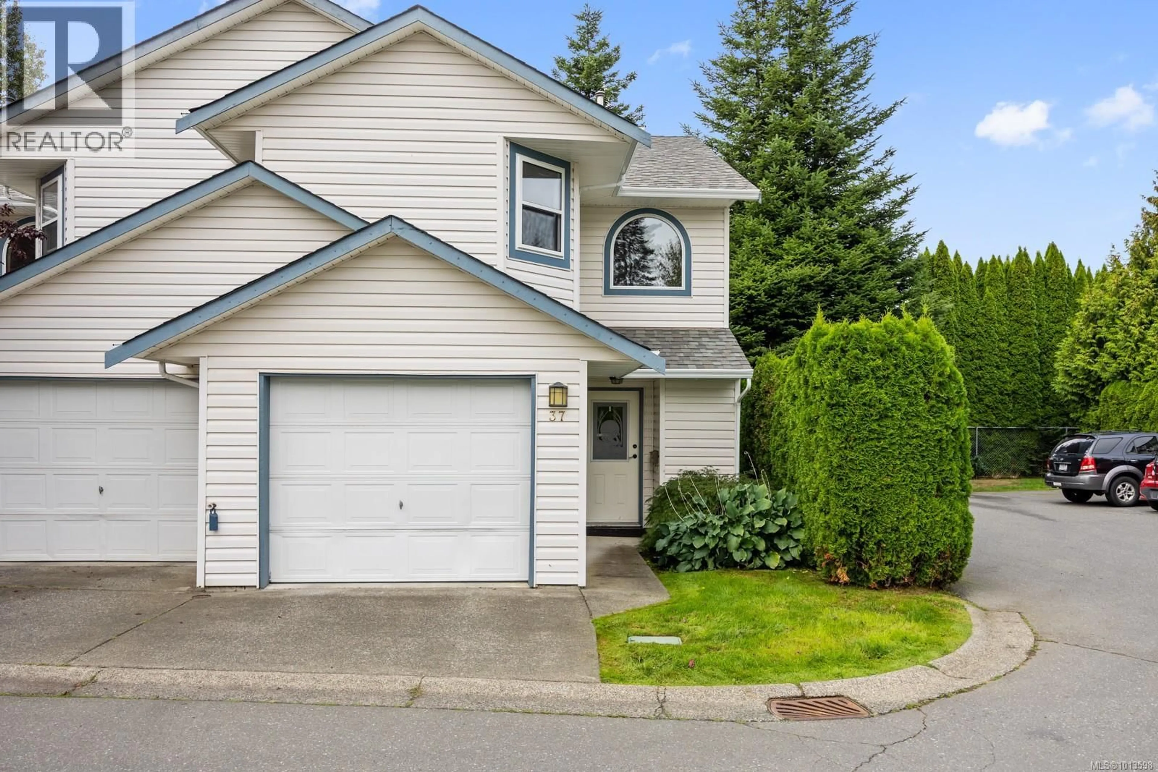 Home with vinyl exterior material, street for 37 - 2355 VALLEY VIEW DRIVE, Courtenay British Columbia V9N9A5
