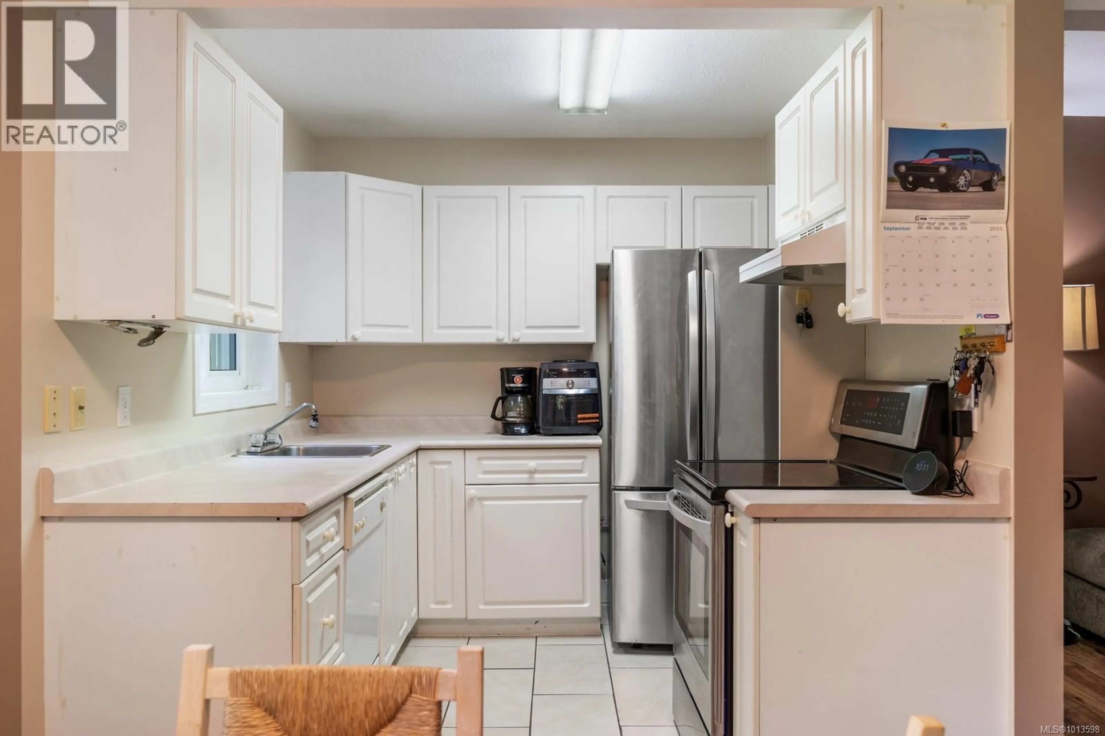 Standard kitchen, unknown for 37 - 2355 VALLEY VIEW DRIVE, Courtenay British Columbia V9N9A5