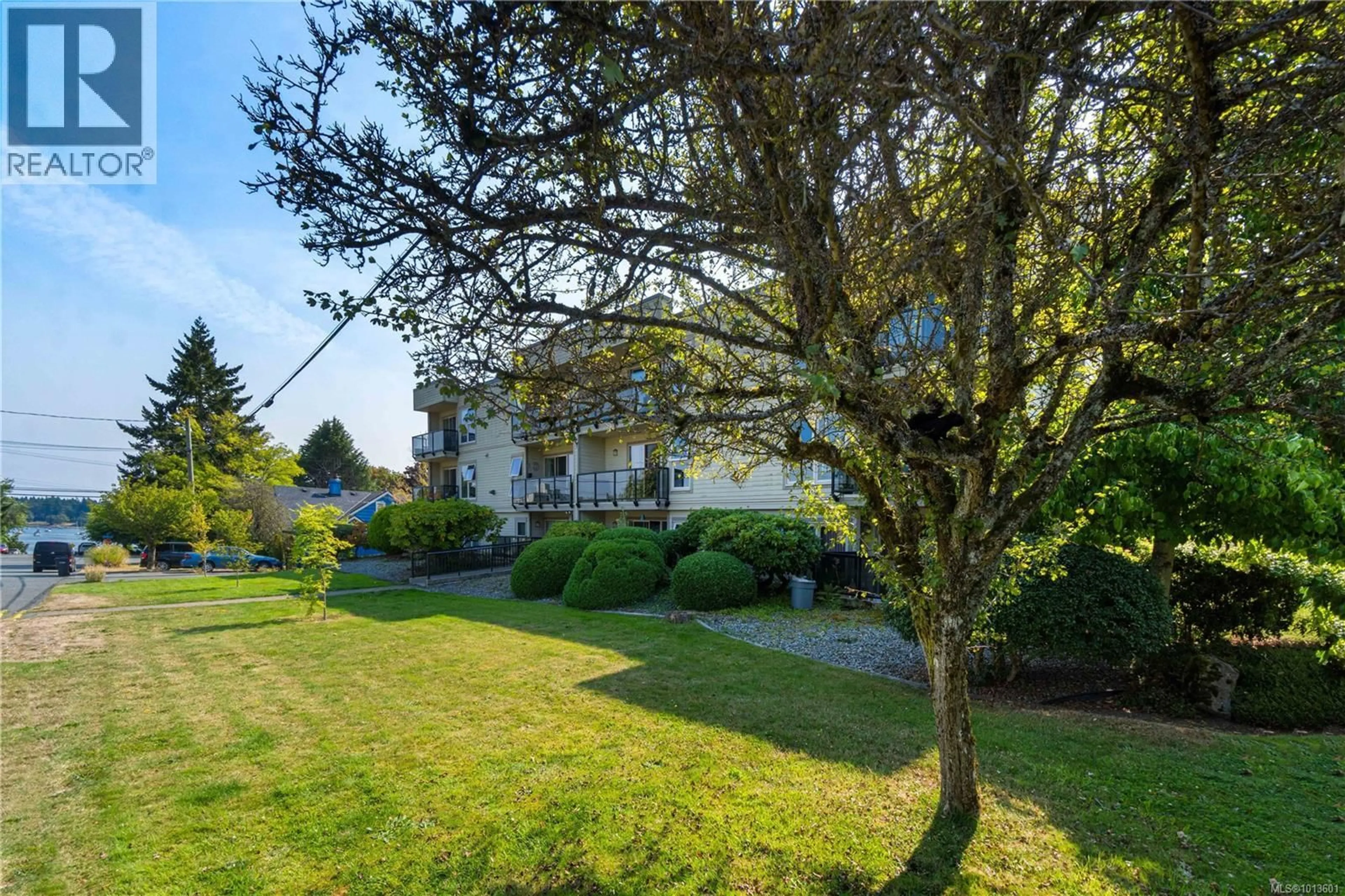 A pic from outside/outdoor area/front of a property/back of a property/a pic from drone, street for 108 - 160 VANCOUVER AVENUE, Nanaimo British Columbia V9S4E8