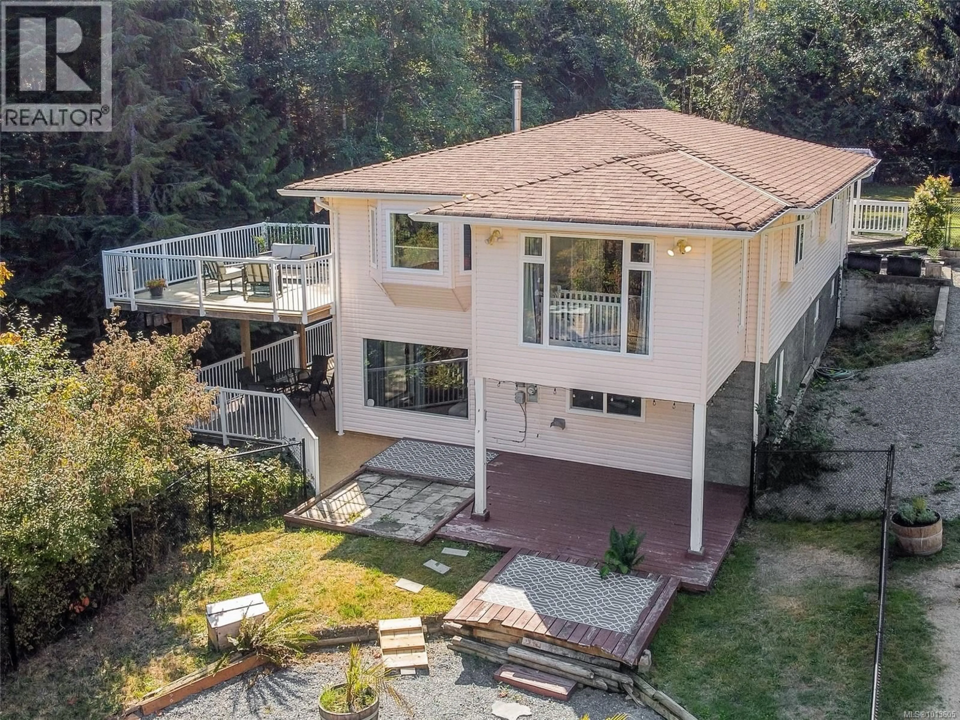 A pic from outside/outdoor area/front of a property/back of a property/a pic from drone, unknown for 1480 WINSLOW DRIVE, Sooke British Columbia V9Z1B2