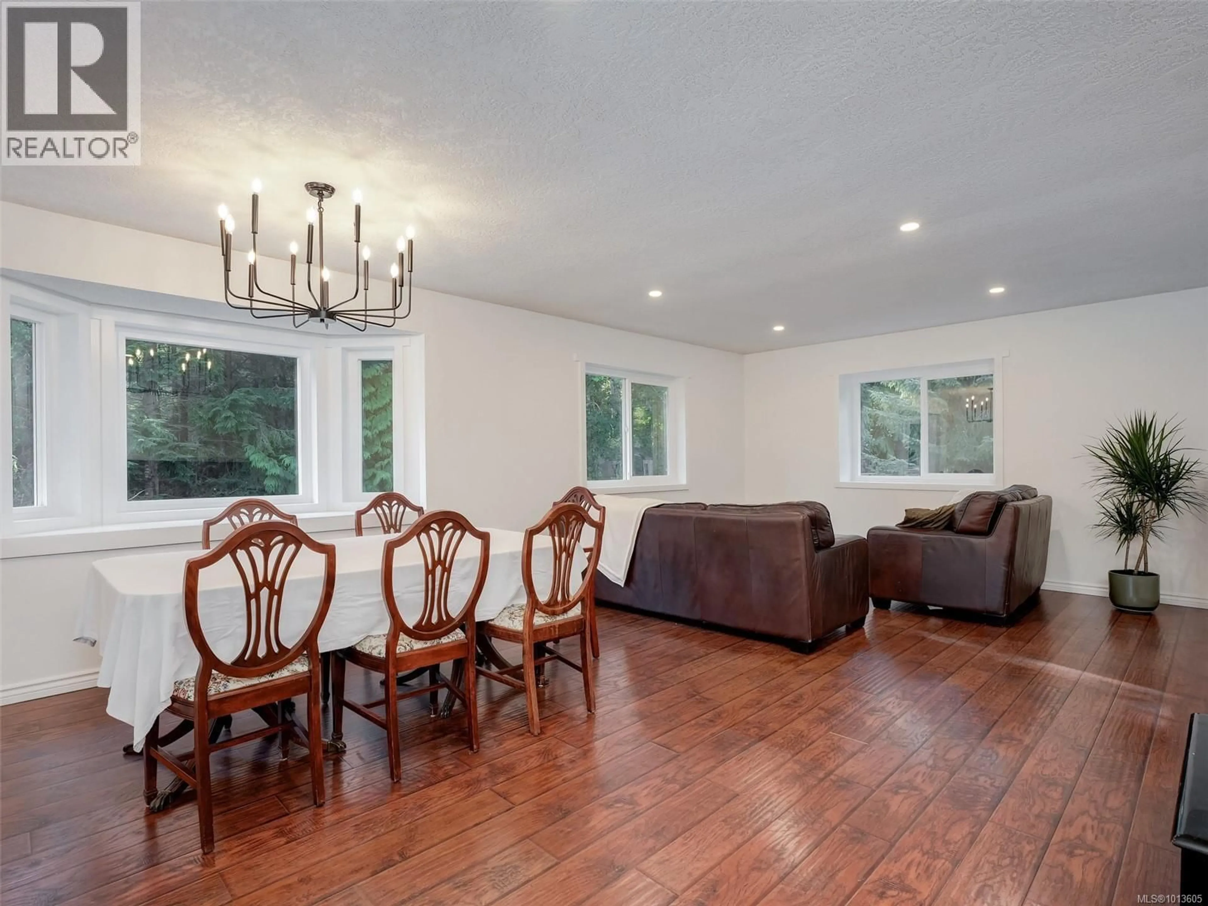 Living room with furniture, wood/laminate floor for 1480 WINSLOW DRIVE, Sooke British Columbia V9Z1B2