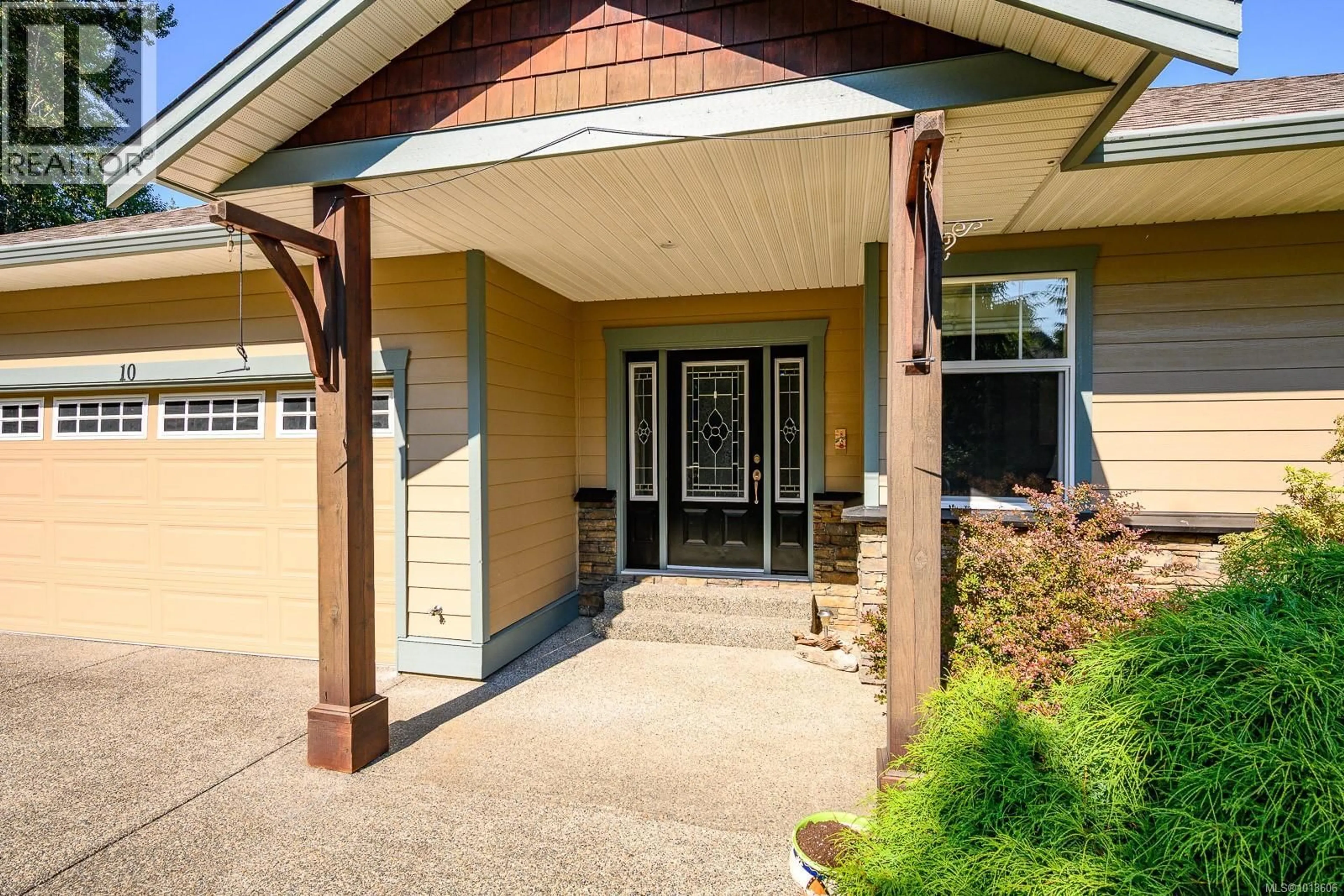 Indoor entryway for 10 - 5300 GAINSBERG ROAD, Bowser British Columbia V0R1G0