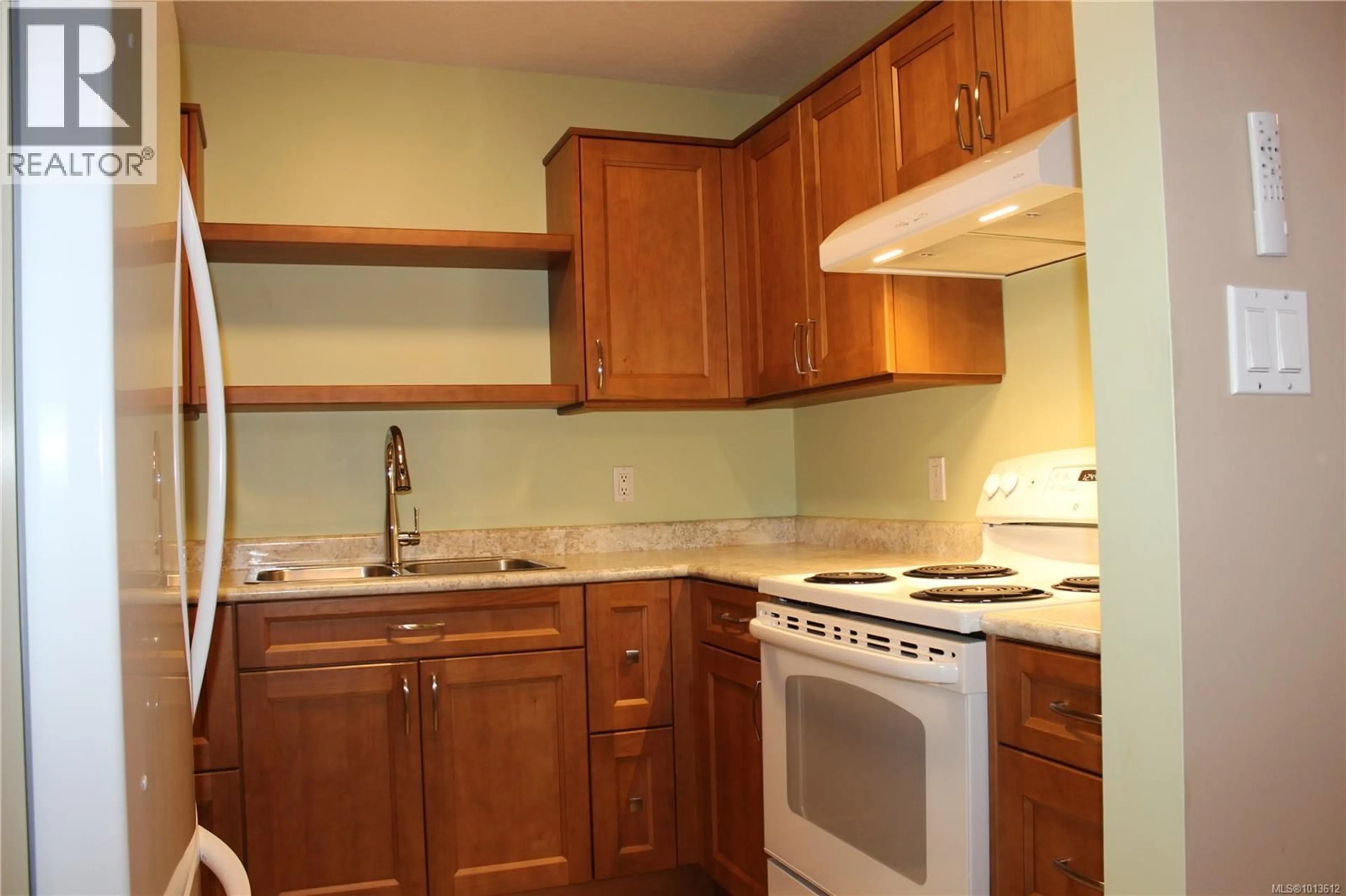 Standard kitchen, unknown for 2 - 1623 CASPERS WAY, Nanaimo British Columbia V9S1K2