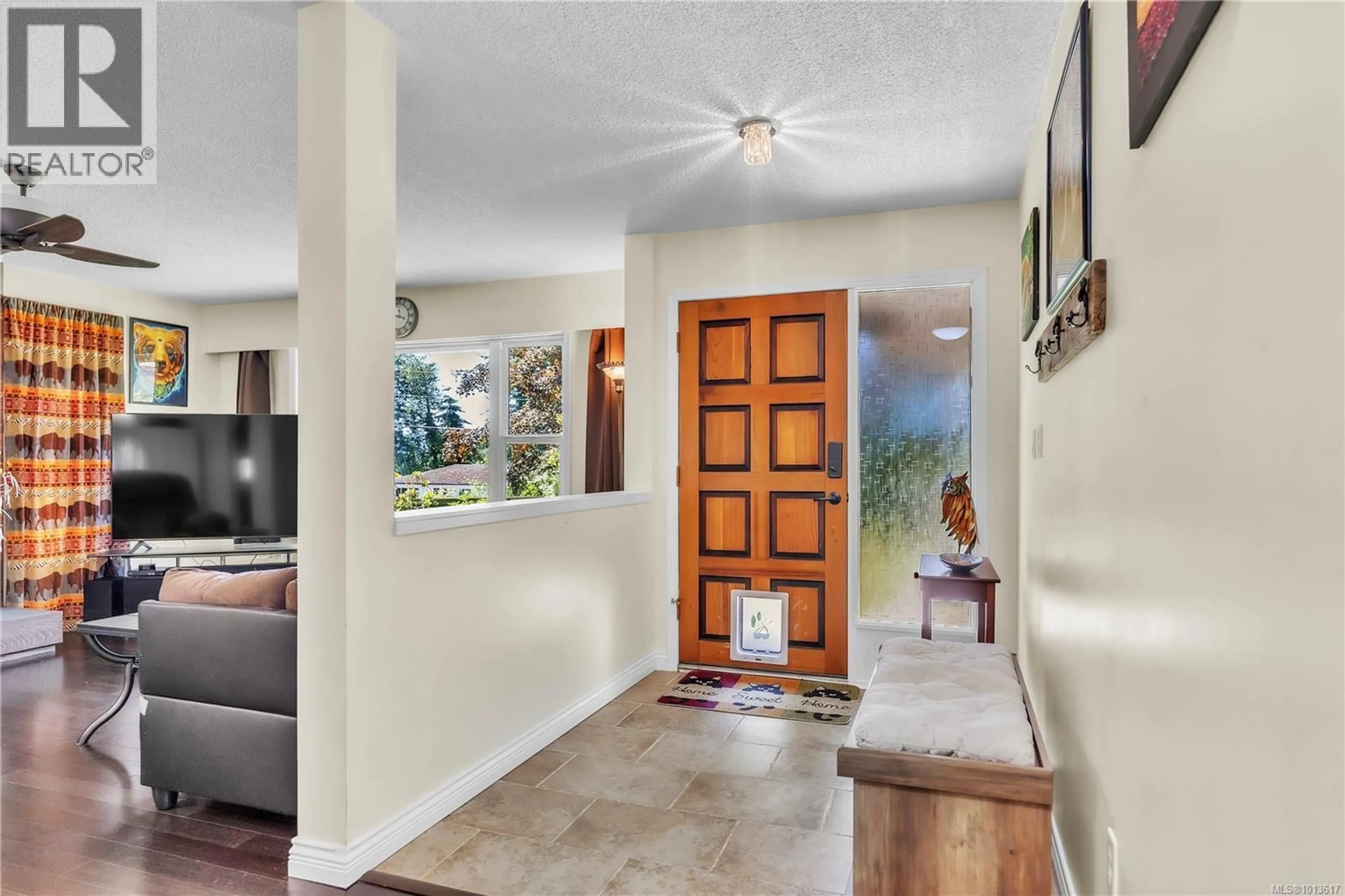 Indoor entryway for 1985 SAUNDERS ROAD, Sooke British Columbia V9Z0P6