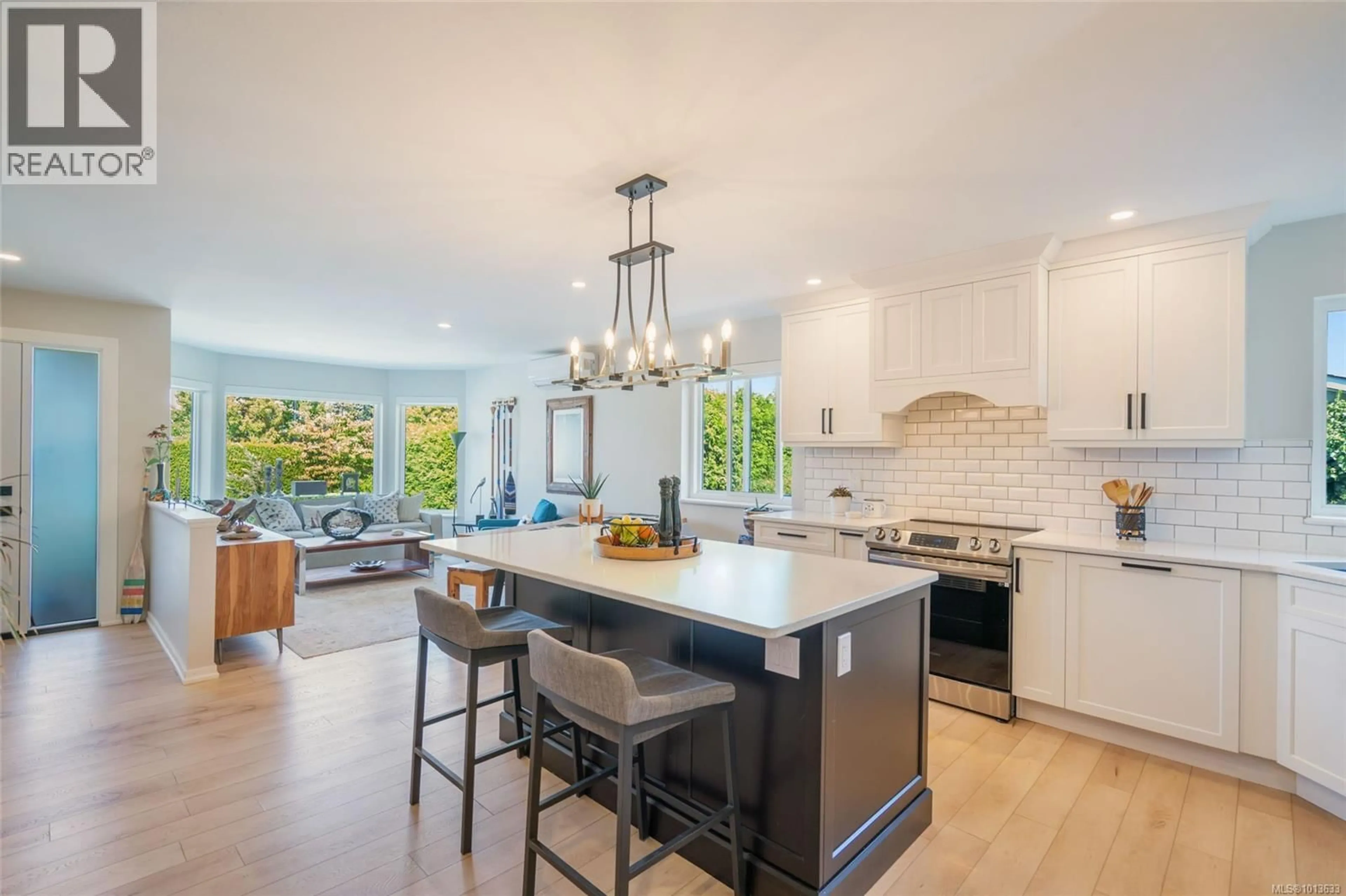 Open concept kitchen, ceramic/tile floor for 736 HUMPHREY ROAD, Parksville British Columbia V9P1C8