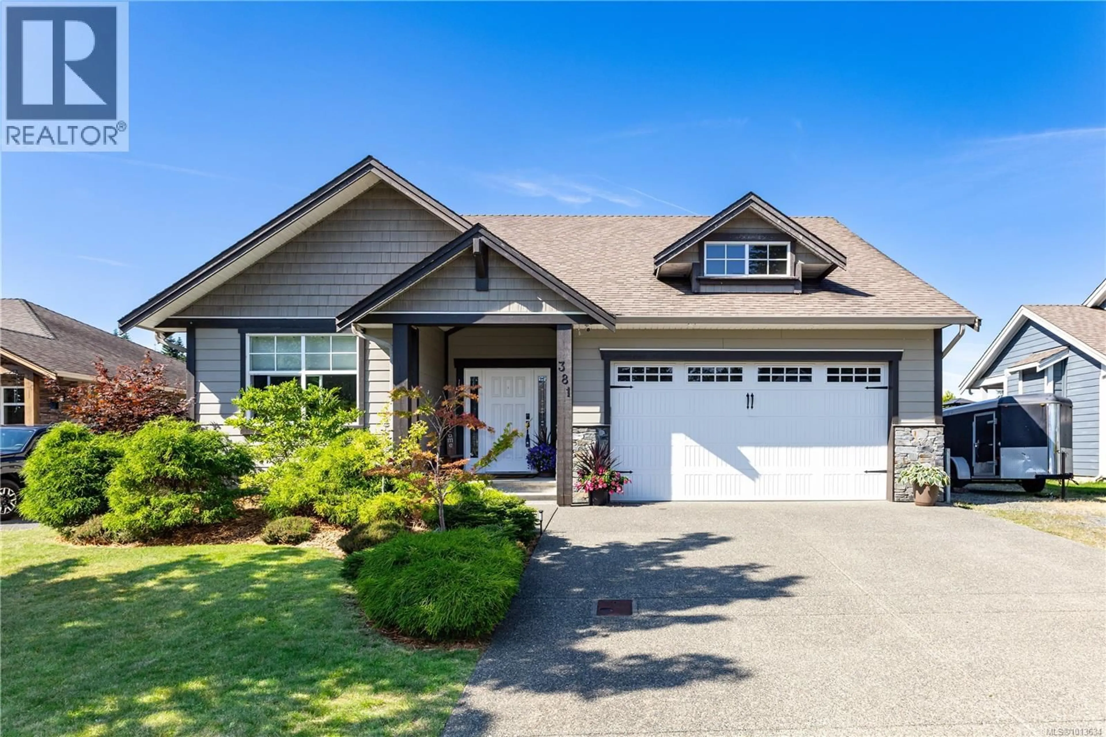Home with vinyl exterior material, street for 381 LEGACY DRIVE, Campbell River British Columbia V9W0A6