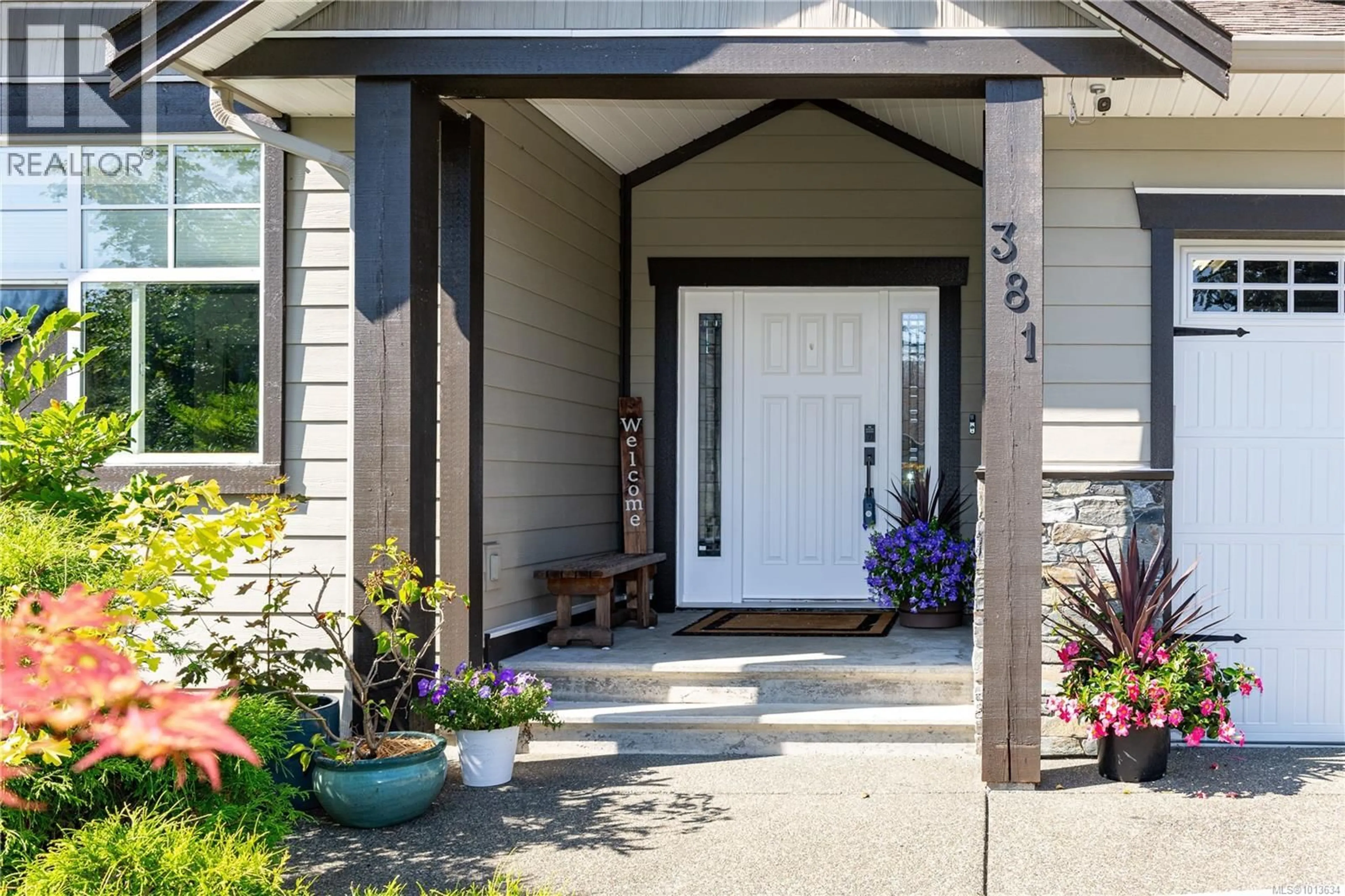 Indoor entryway for 381 LEGACY DRIVE, Campbell River British Columbia V9W0A6