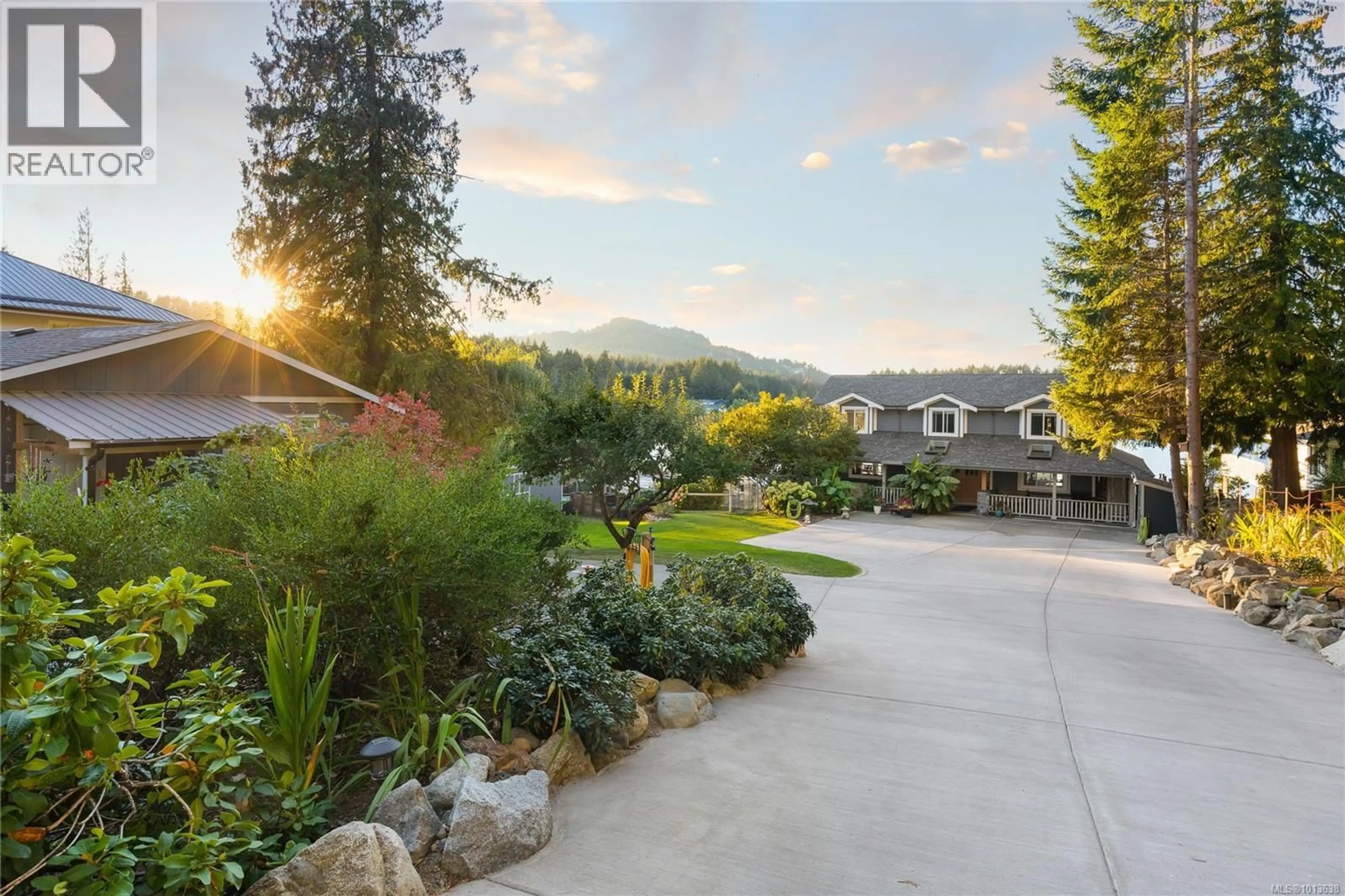 Patio, mountain view for 57 LAKE HEIGHTS PLACE, Nanaimo British Columbia V9T6G8