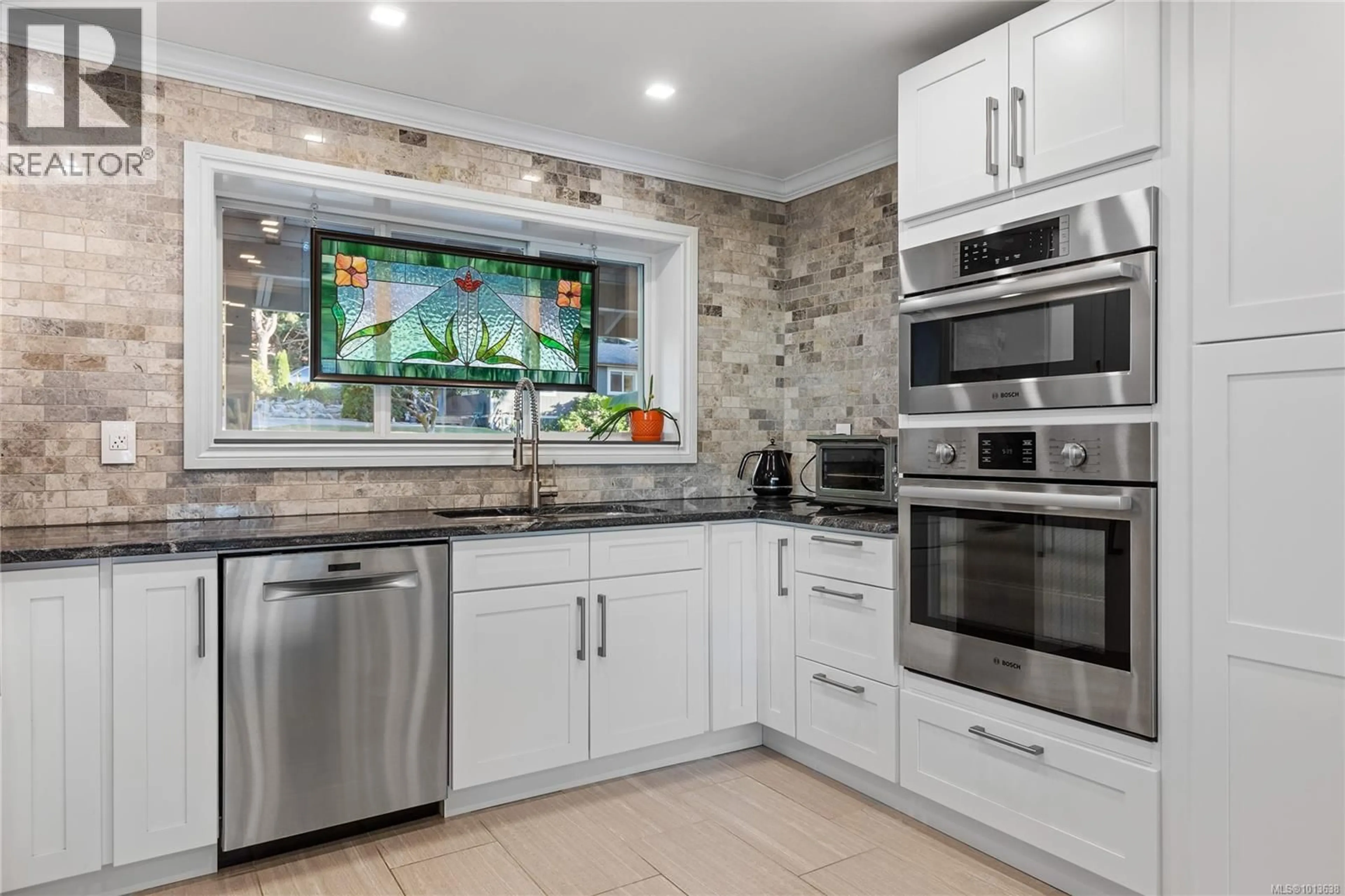 Contemporary kitchen, ceramic/tile floor for 57 LAKE HEIGHTS PLACE, Nanaimo British Columbia V9T6G8