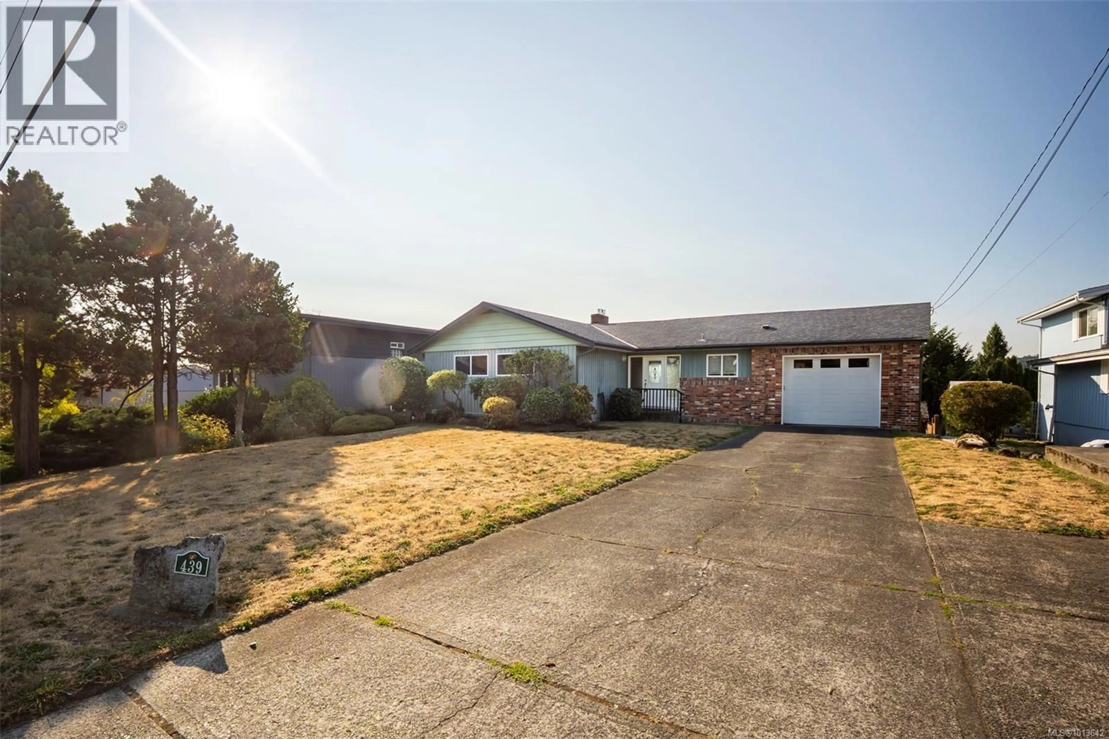 A pic from outside/outdoor area/front of a property/back of a property/a pic from drone, street for 439 FOSTER STREET, Nanaimo British Columbia V9R1V9