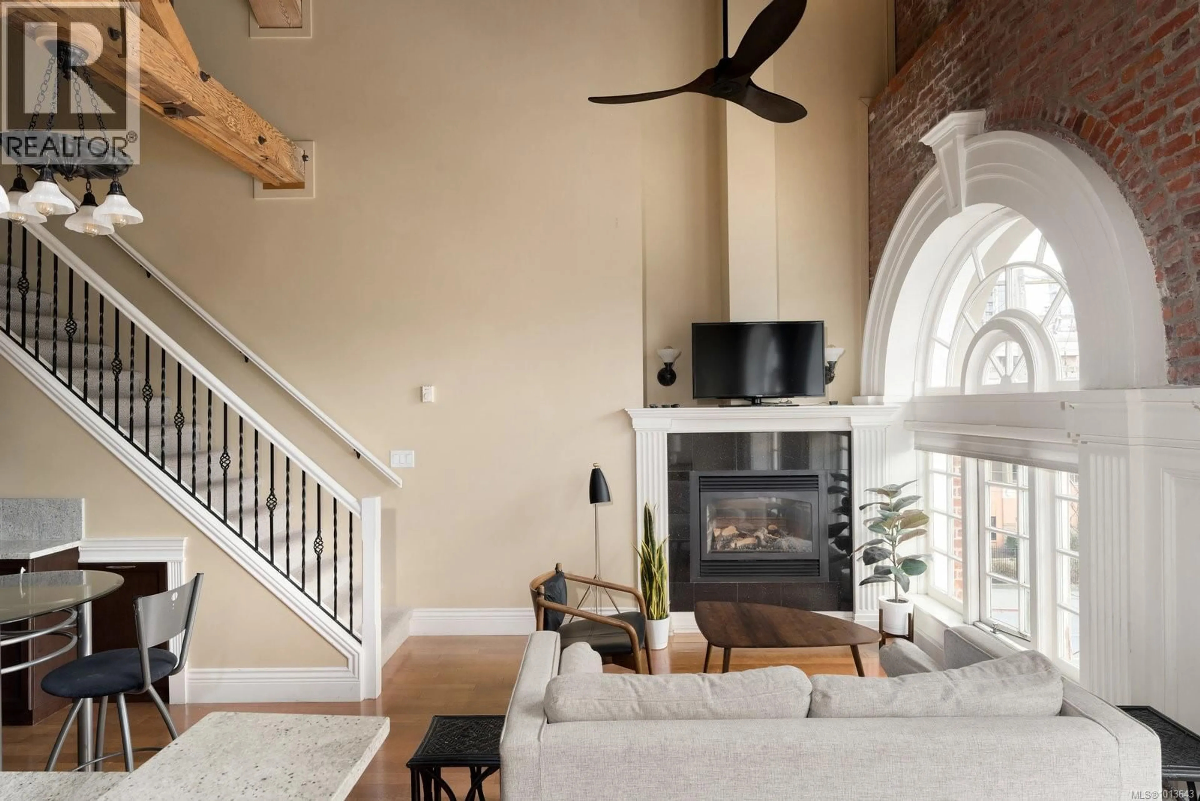 Living room with furniture, unknown for 409 - 1602 QUADRA STREET, Victoria British Columbia V8W2L4