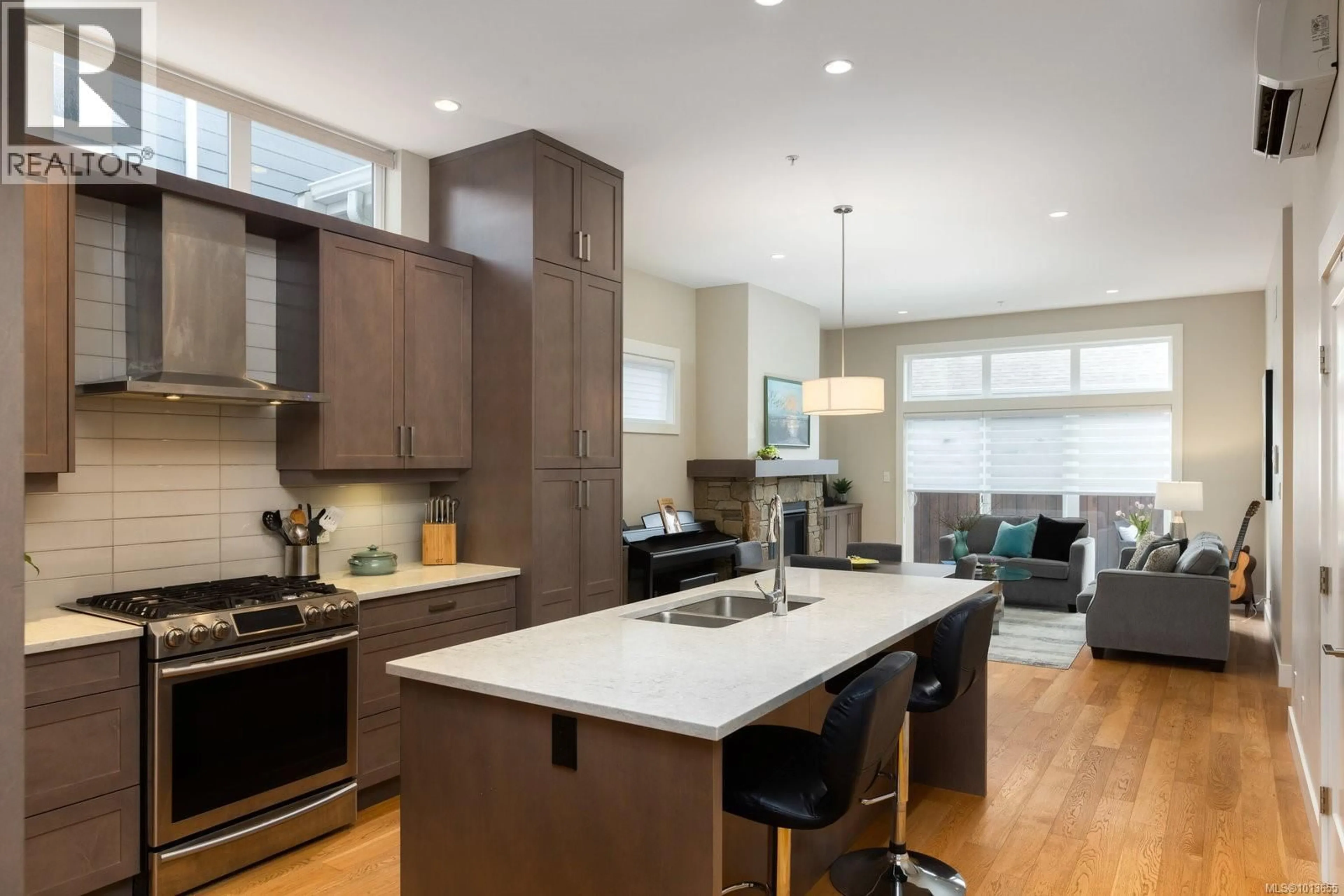 Open concept kitchen, unknown for 2034 SEAWIND WAY, Sidney British Columbia V8L0C4