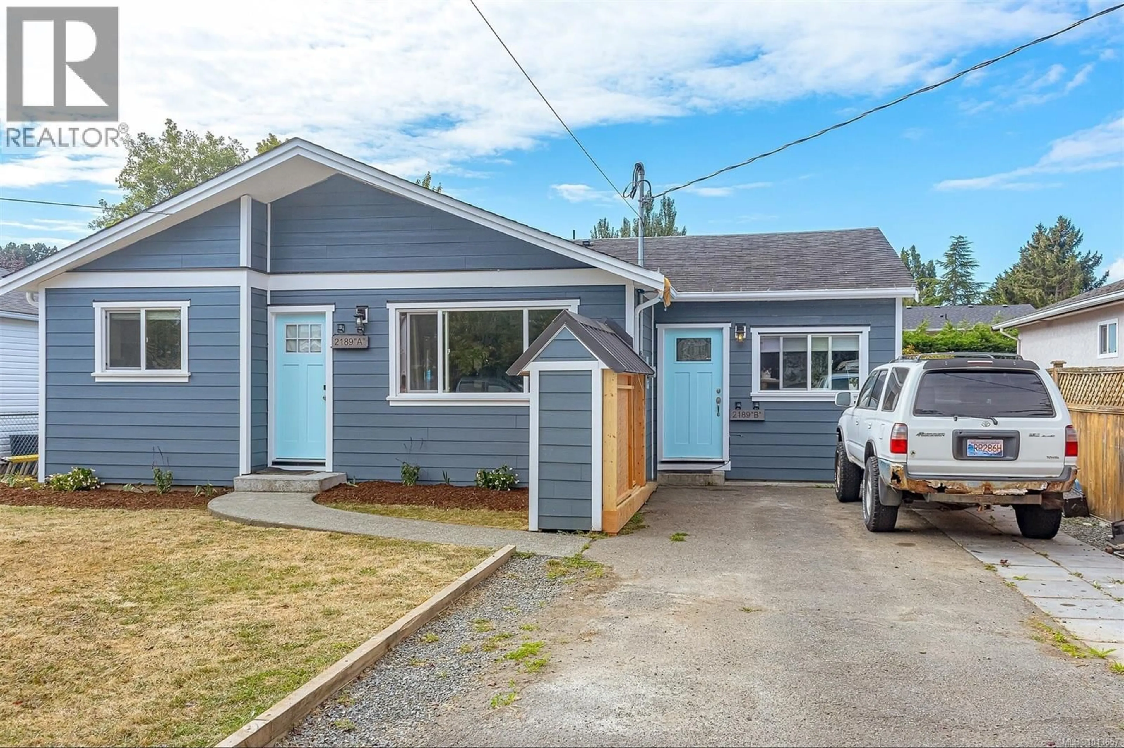 Home with vinyl exterior material, street for AMELIA AVENUE, Sidney British Columbia V8L2H5